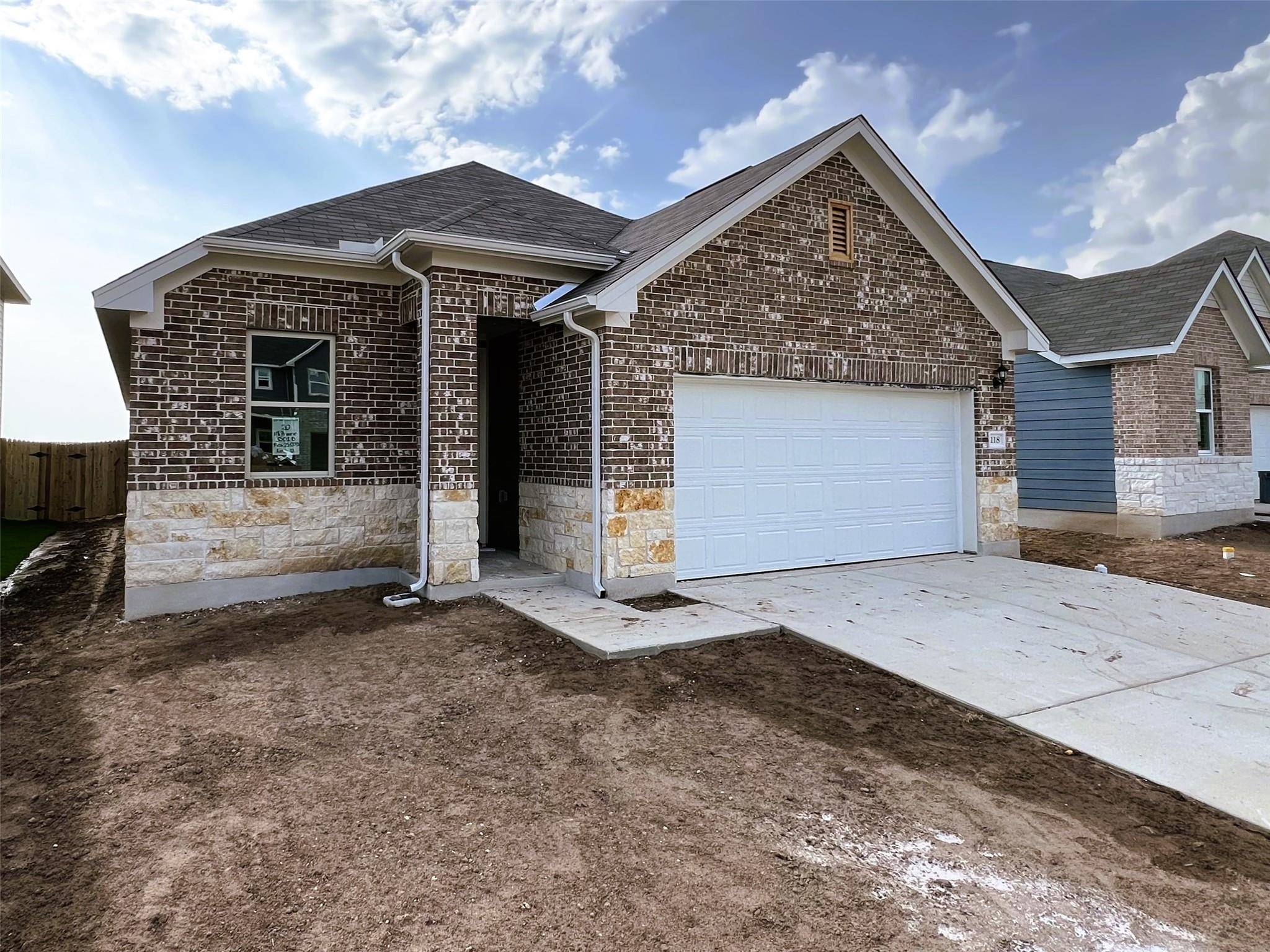 118 Prairie Falls DR, Hutto, TX 78634