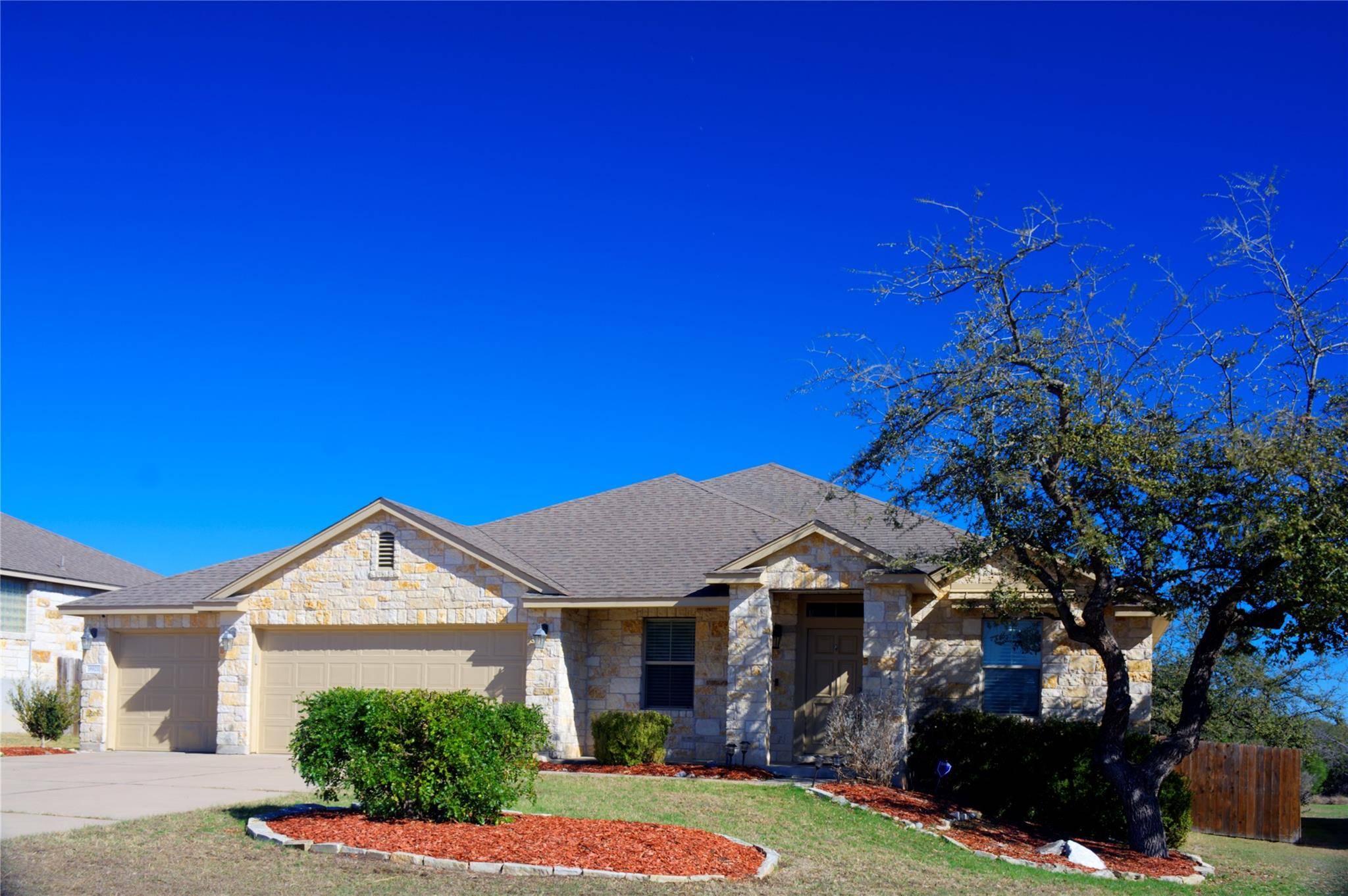 9921 Stratus DR, Dripping Springs, TX 78620