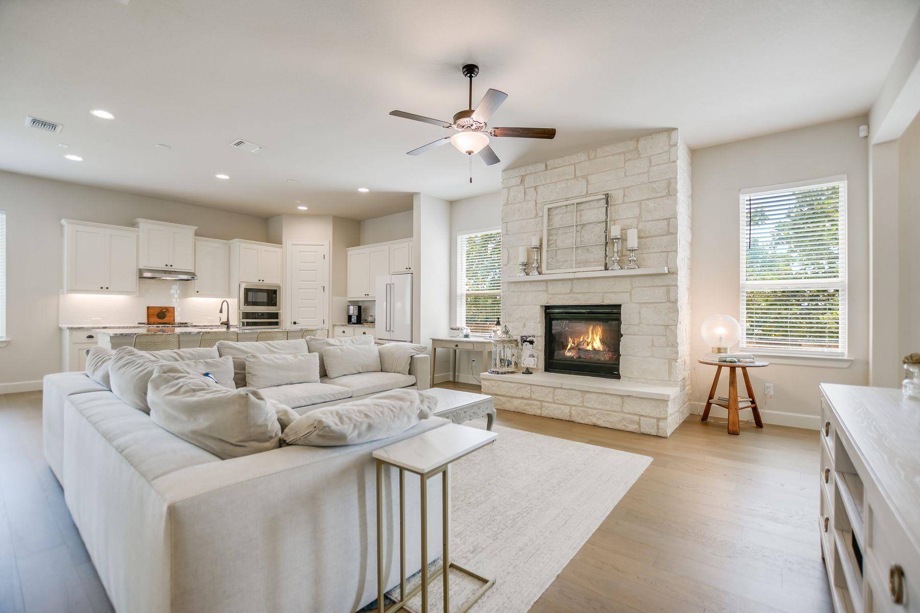 195 Autumn Wood LN, Austin, TX 78737