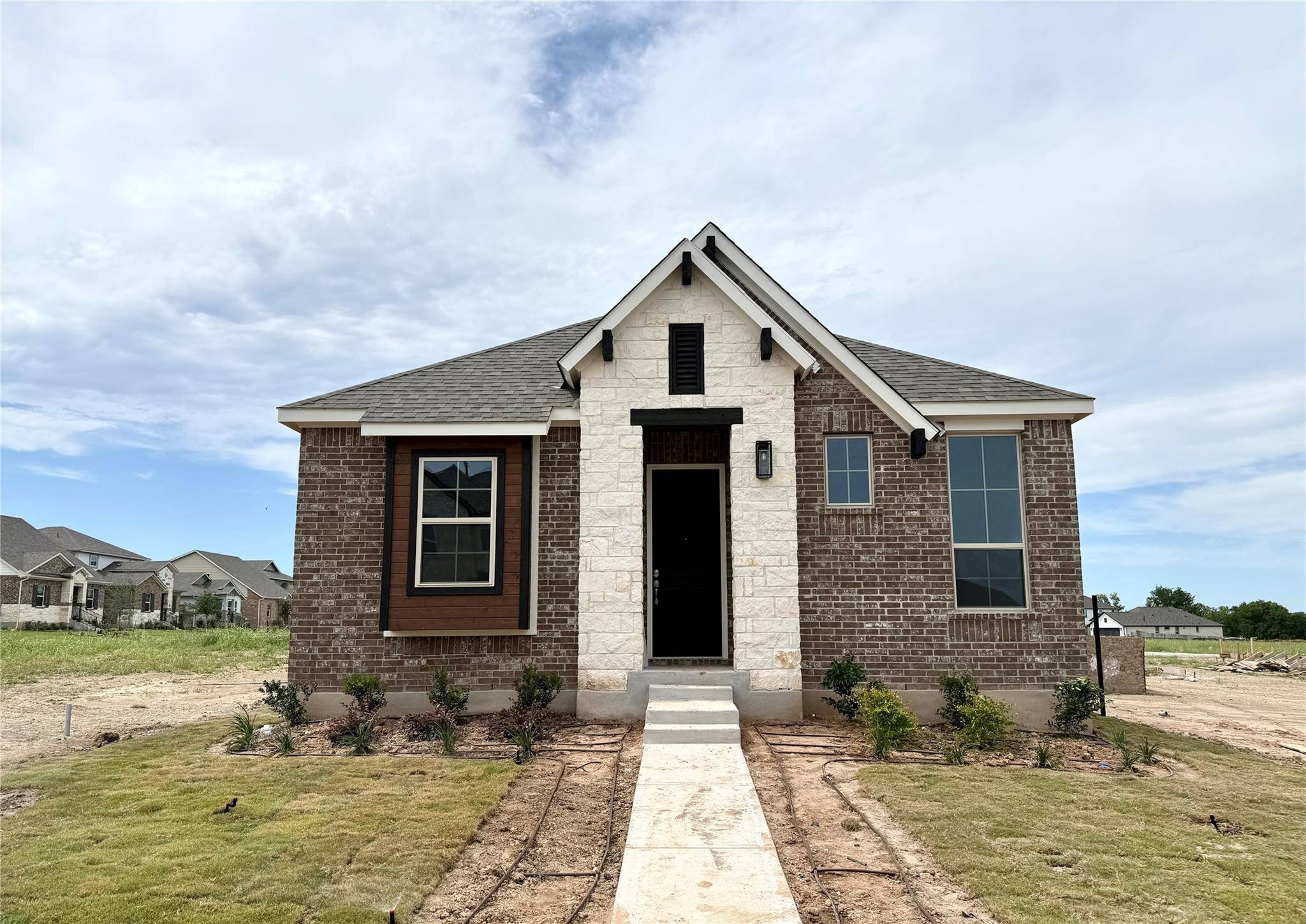 205 Rock Daisy RD, Hutto, TX 78634