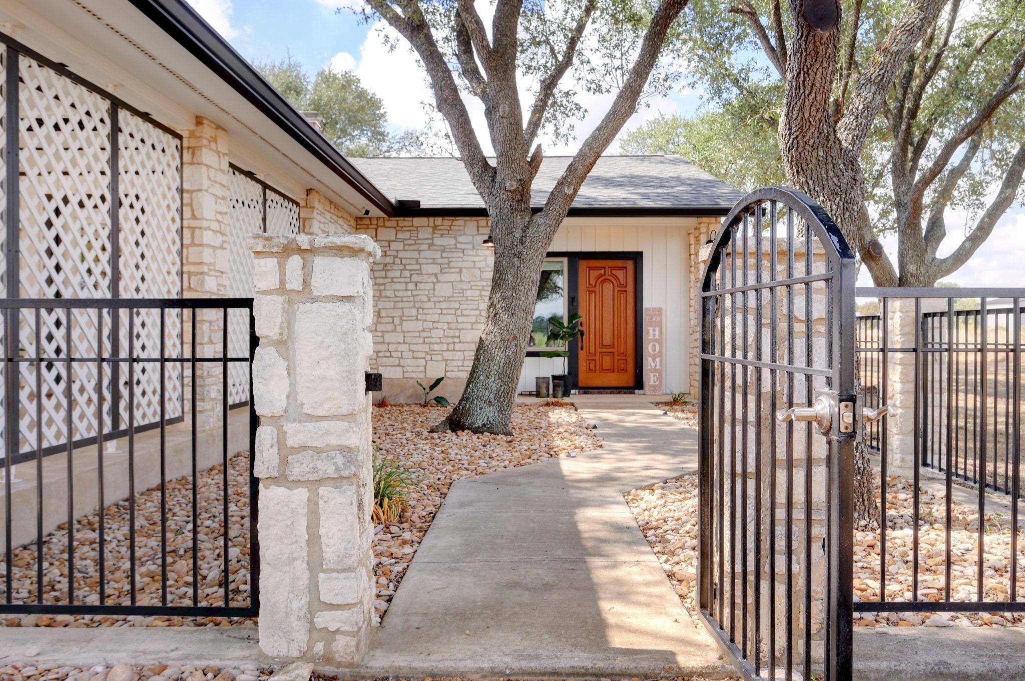 8789 Youngsford RD, Marion, TX 78124