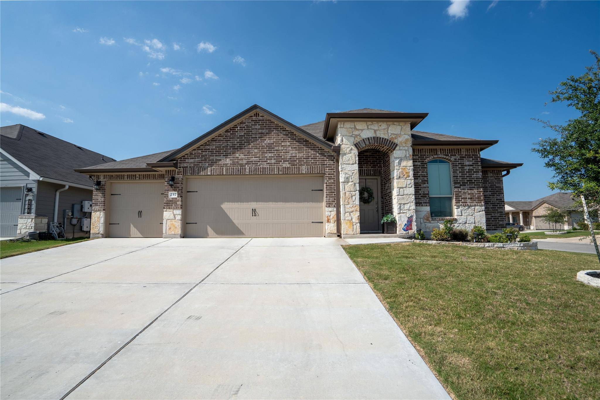 237 Reagor DR, Taylor, TX 76574