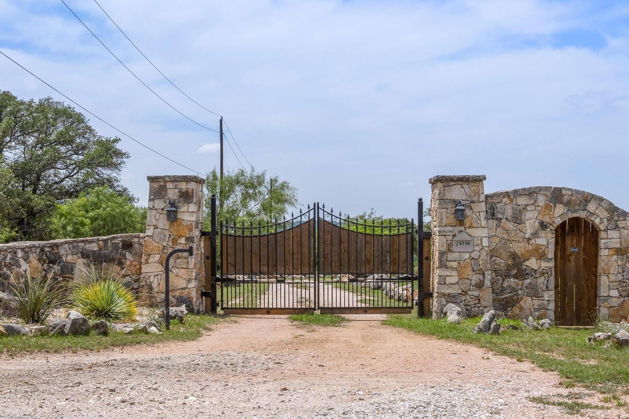 25036 RIVER RD, Spicewood, TX 78669