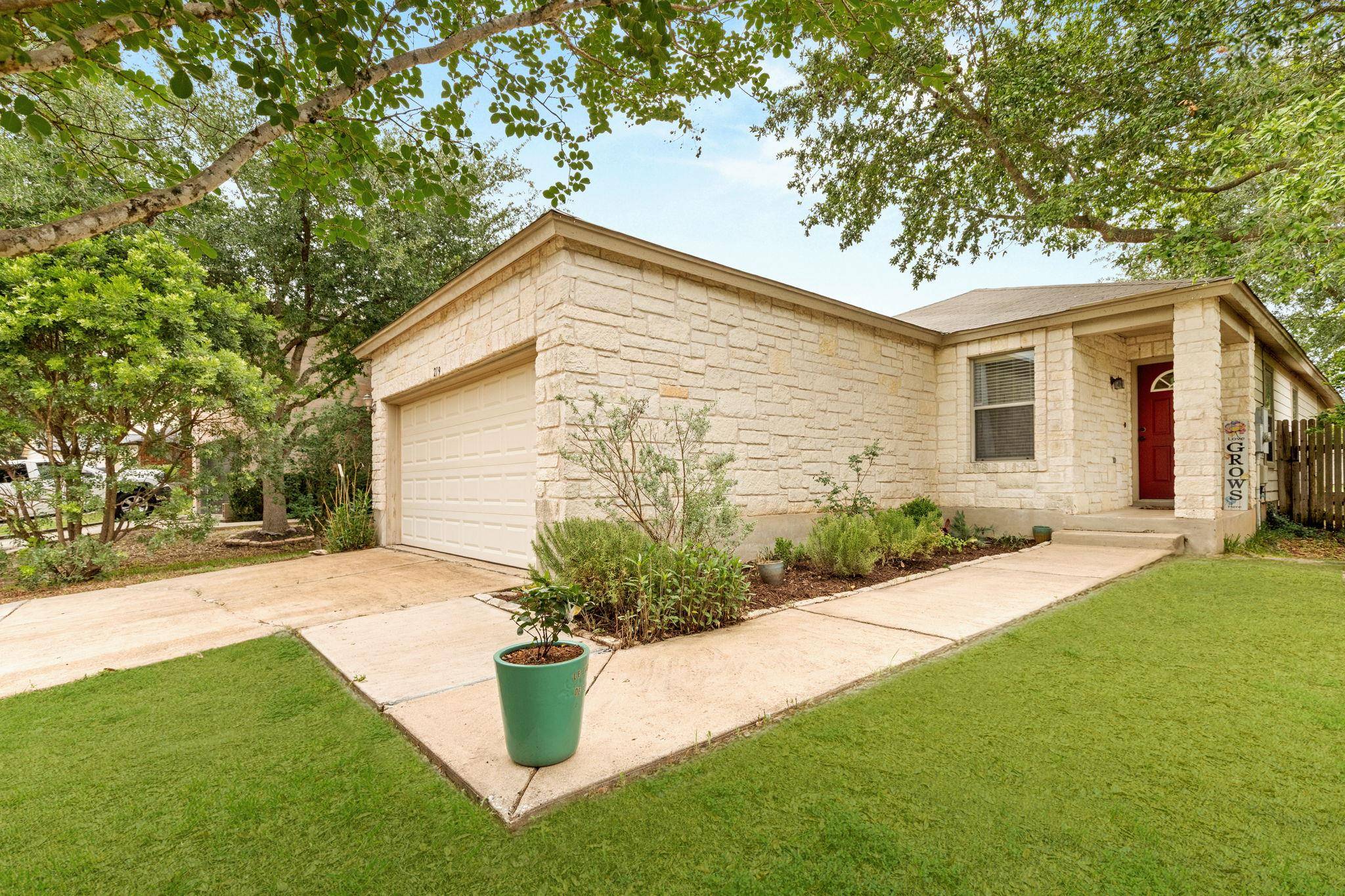 219 Capistrano DR, San Marcos, TX 78666