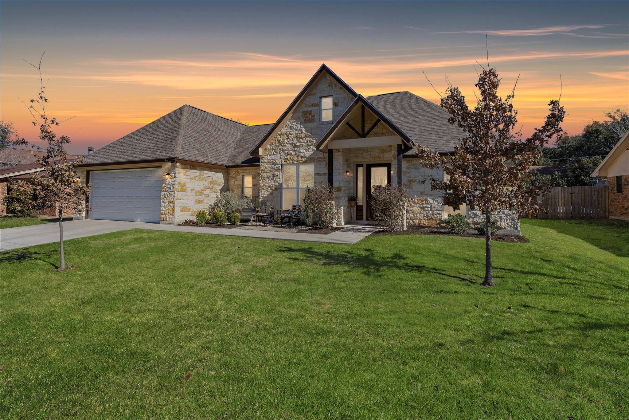 2700 Donna DR, Taylor, TX 76574