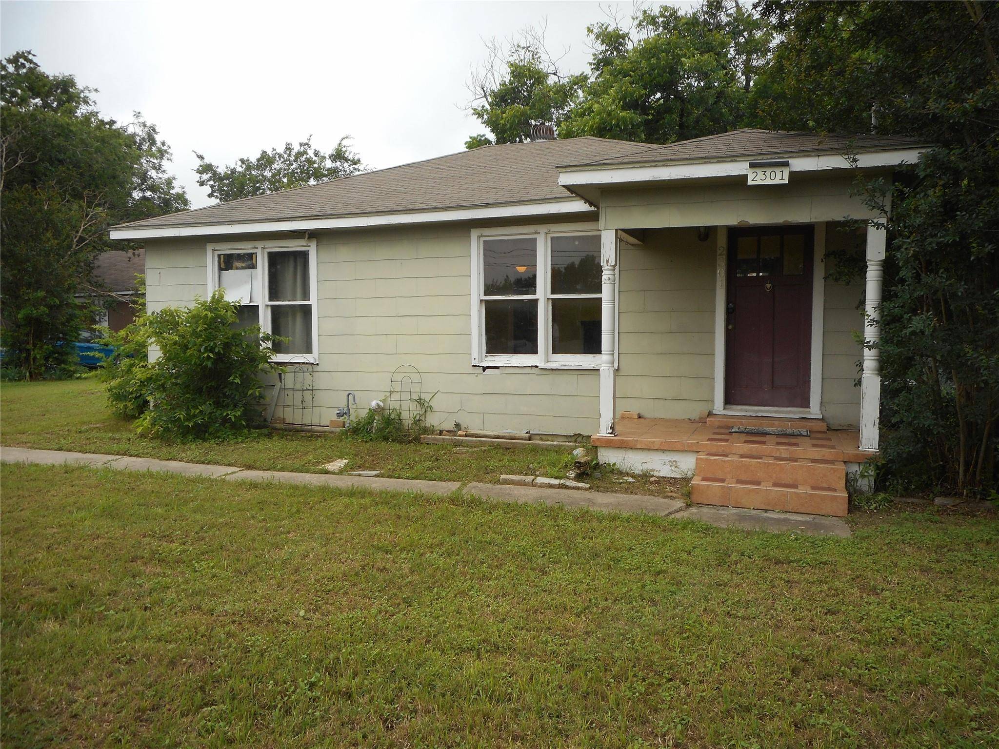 2301 North DR, Taylor, TX 76574