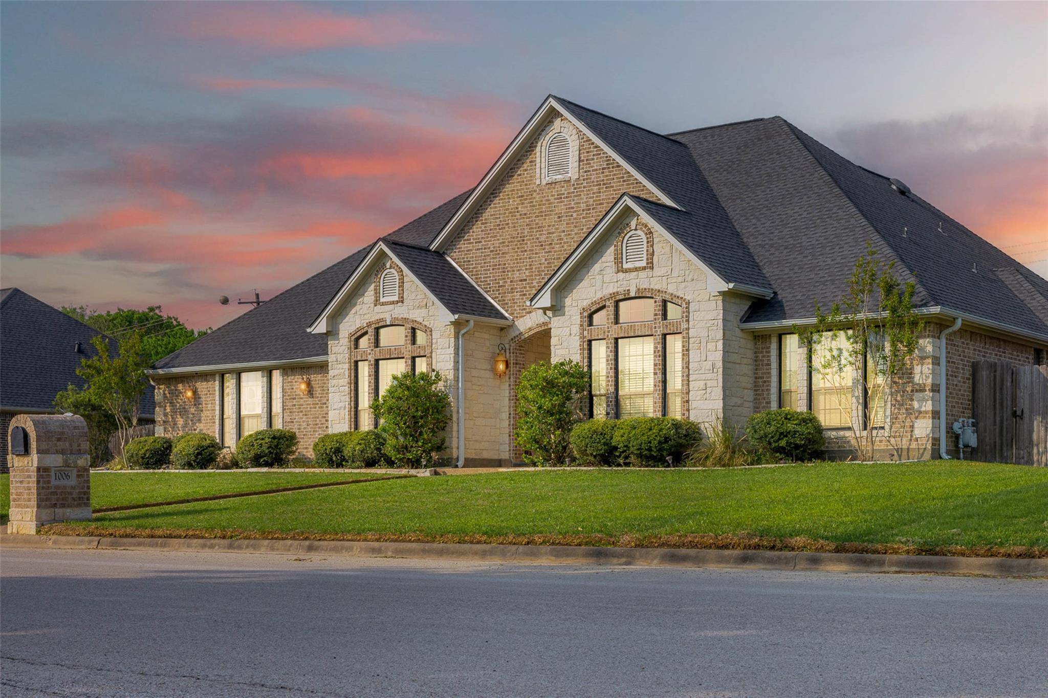 1006 Woodson DR, Caldwell, TX 77836