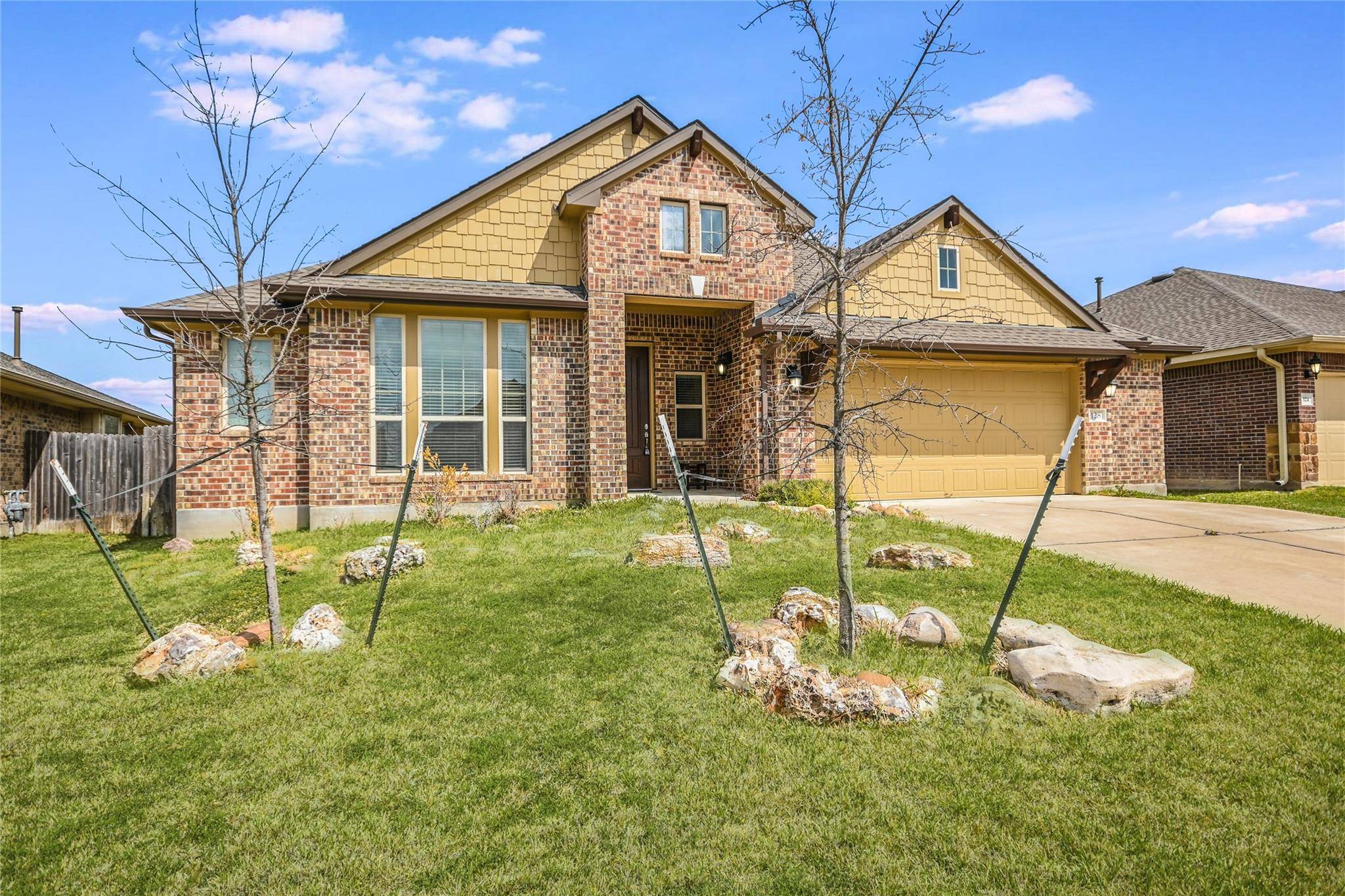 128 W Highfield ST, Hutto, TX 78634