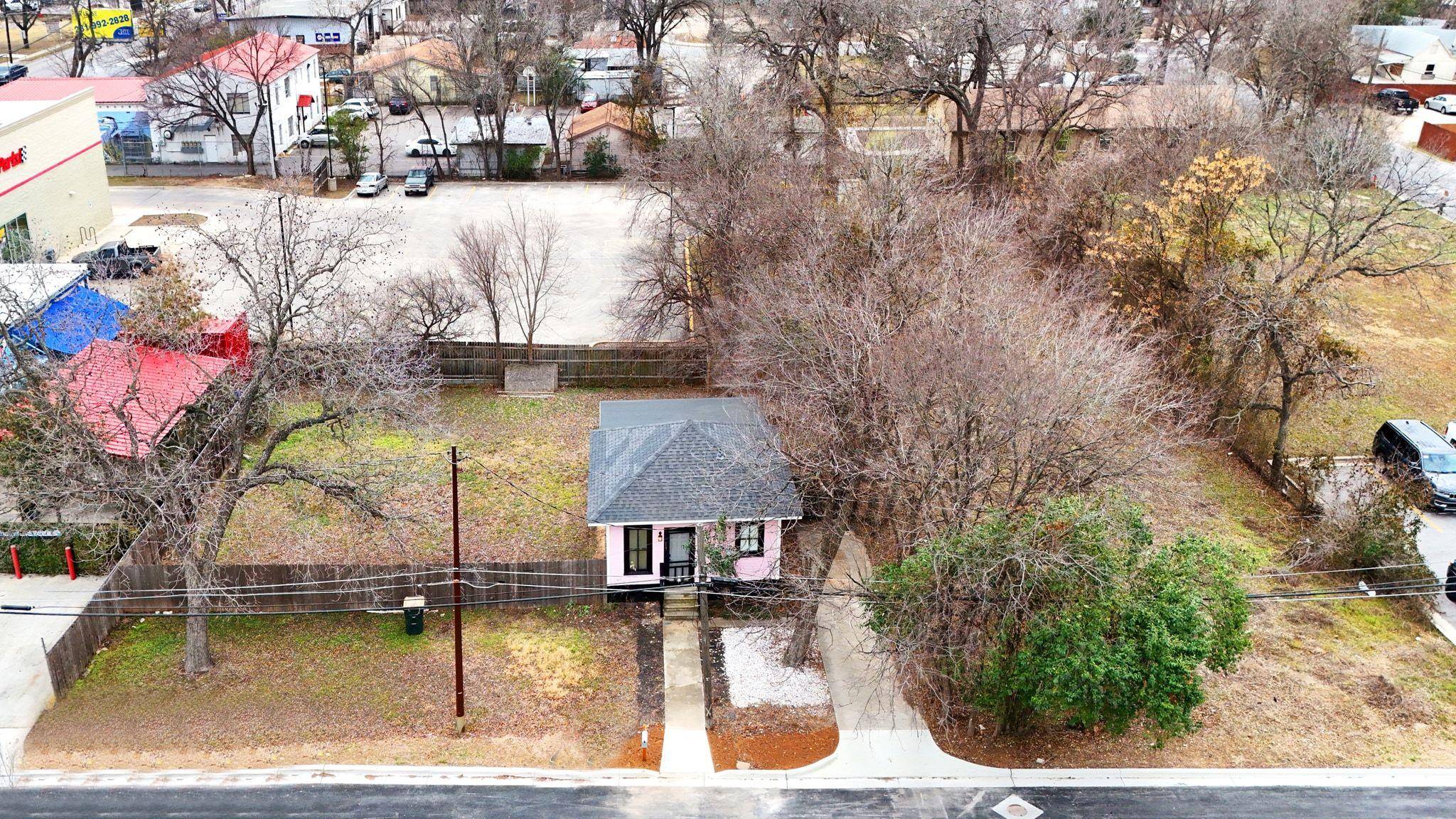 117 W Grove ST, San Marcos, TX 78666