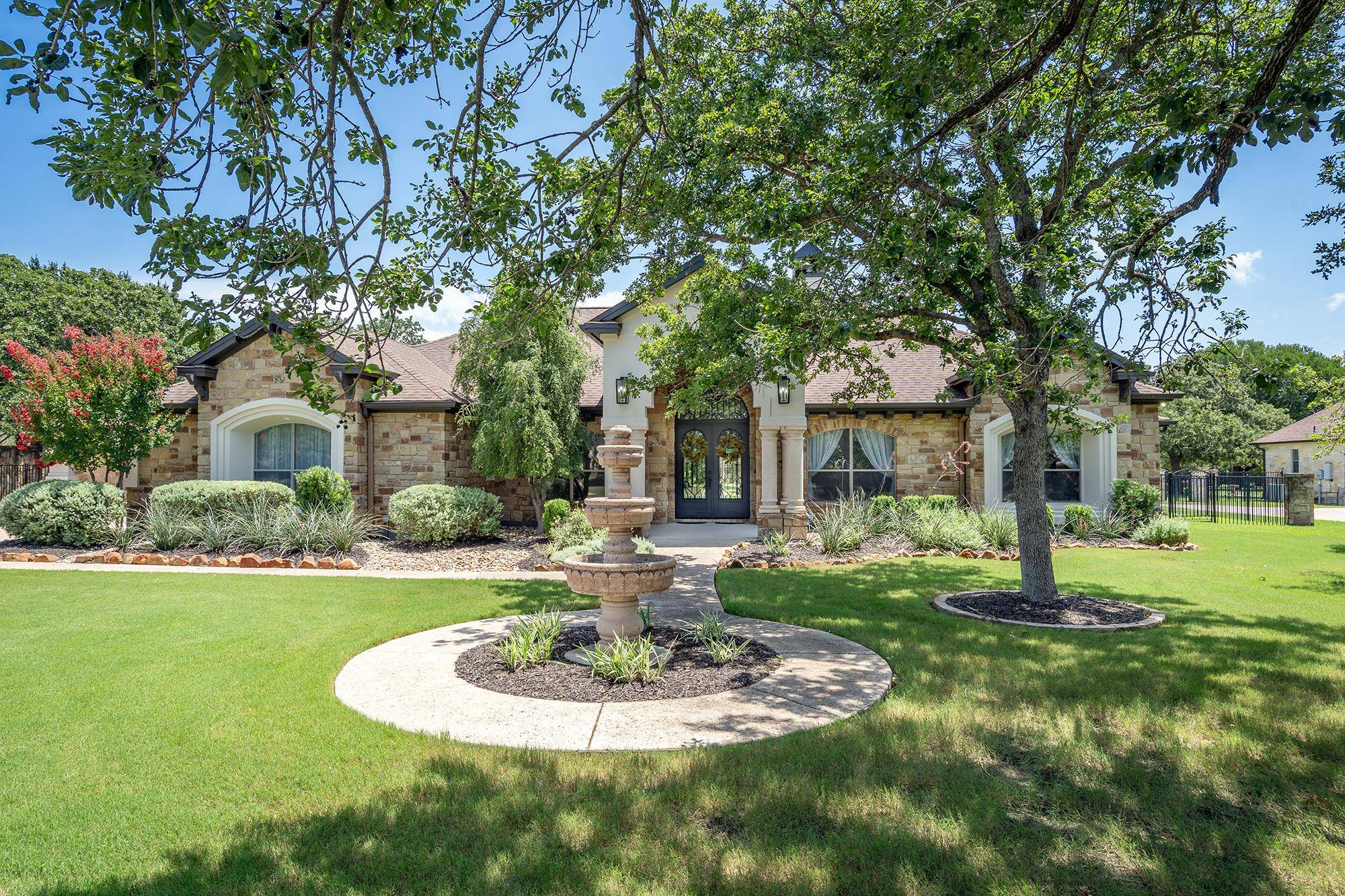 112 Roble Roja DR, Georgetown, TX 78633