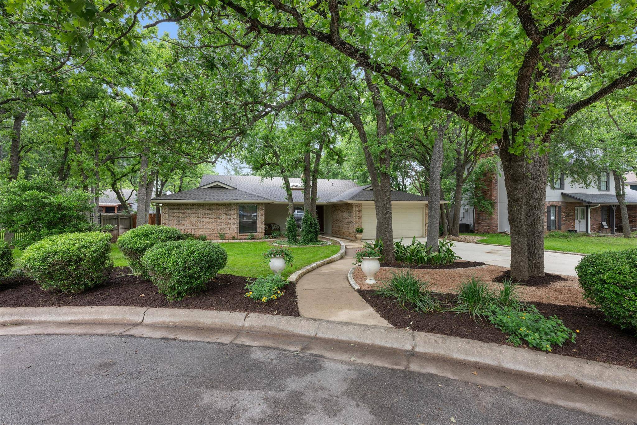 1802 STAGECOACH TRL, Round Rock, TX 78681