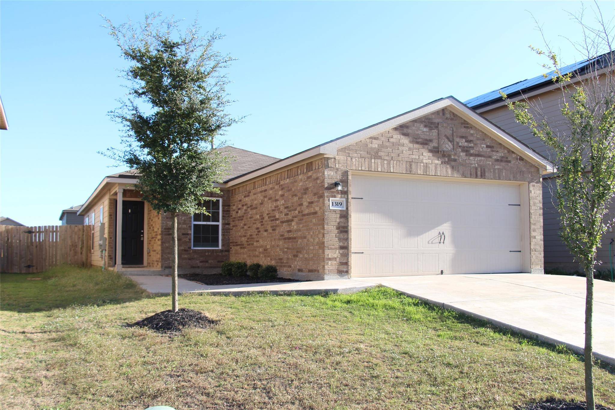 1319 Breanna LN, Kyle, TX 78640