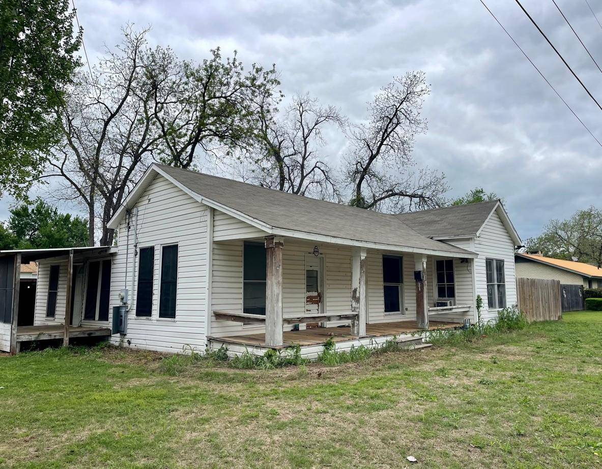 800 N Fannin Ave, Cameron, TX 76520