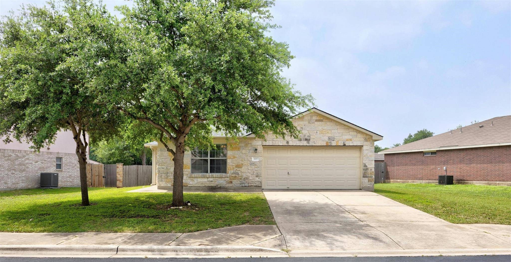 223 Meadow Park DR, Georgetown, TX 78626