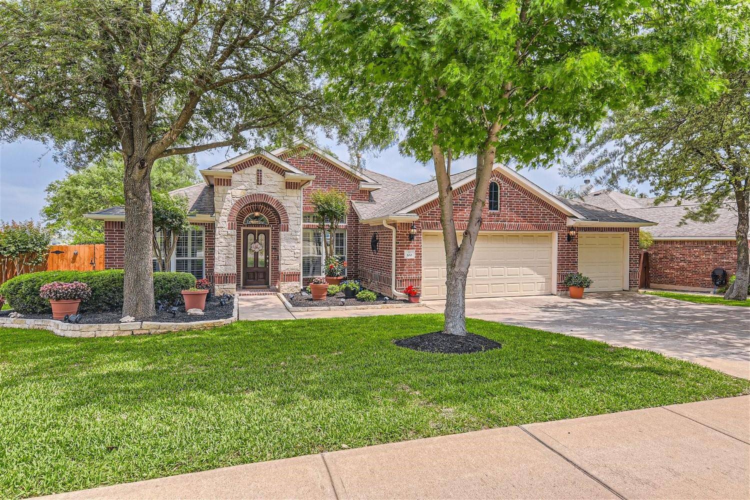 100 S Gadwall LN, Cedar Park, TX 78613
