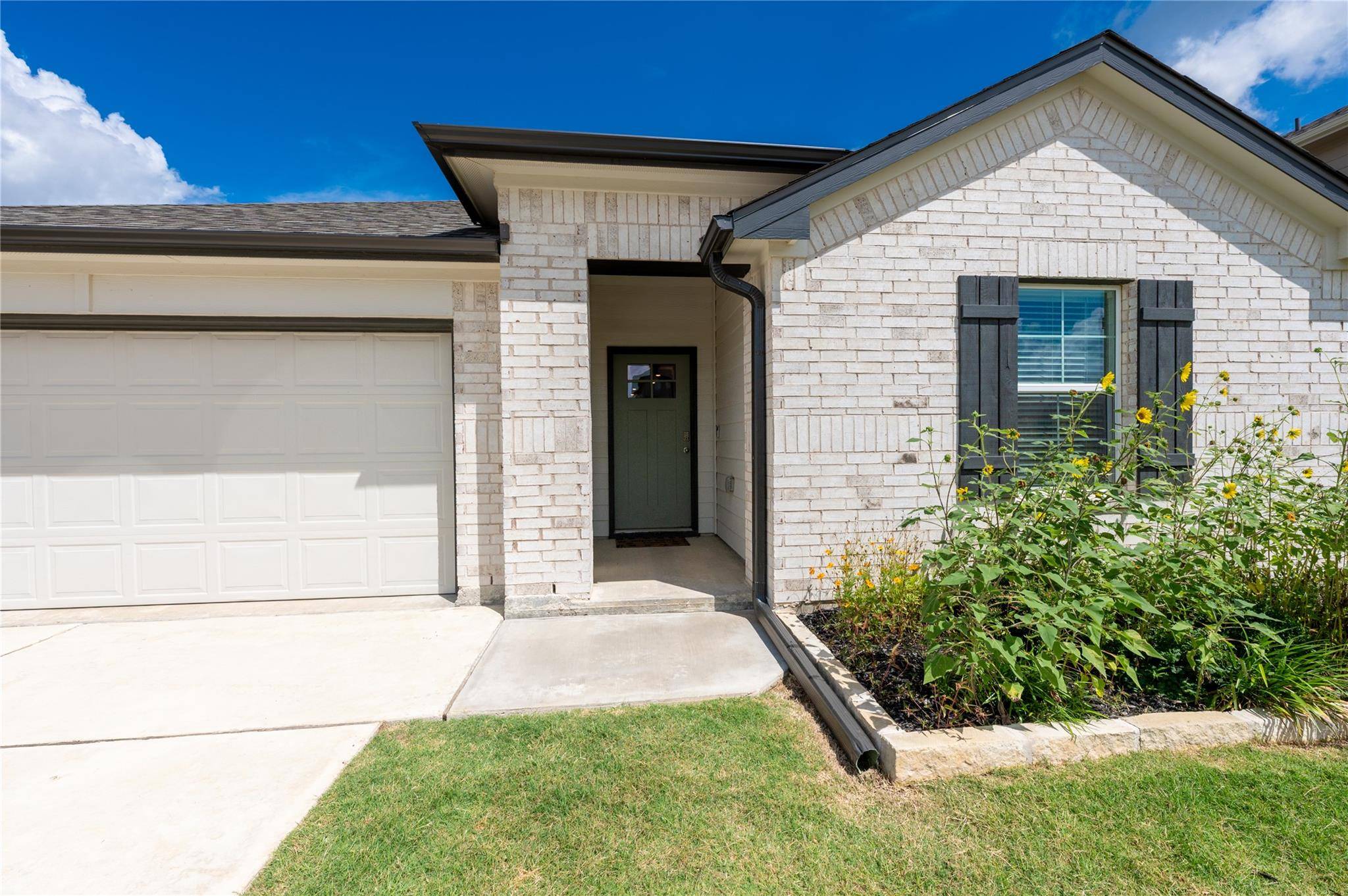 124 Ballyneal LN, San Marcos, TX 78666