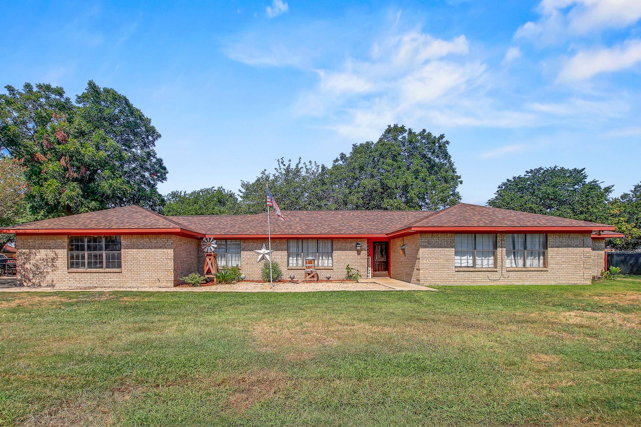 105 Frederick LN, Thorndale, TX 76577