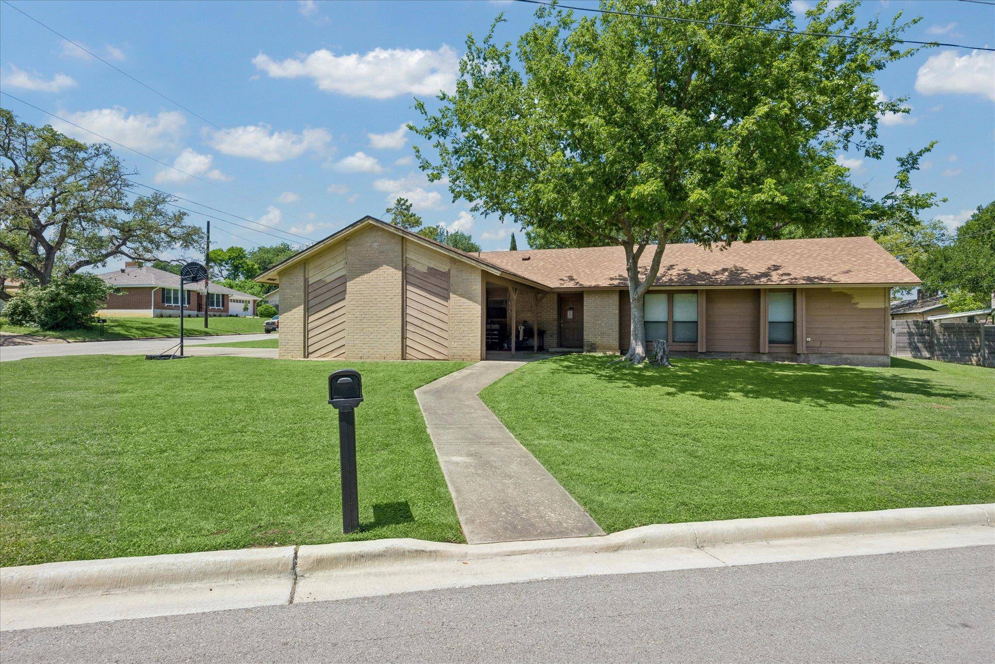 601 Meadowbrook DR, Georgetown, TX 78628