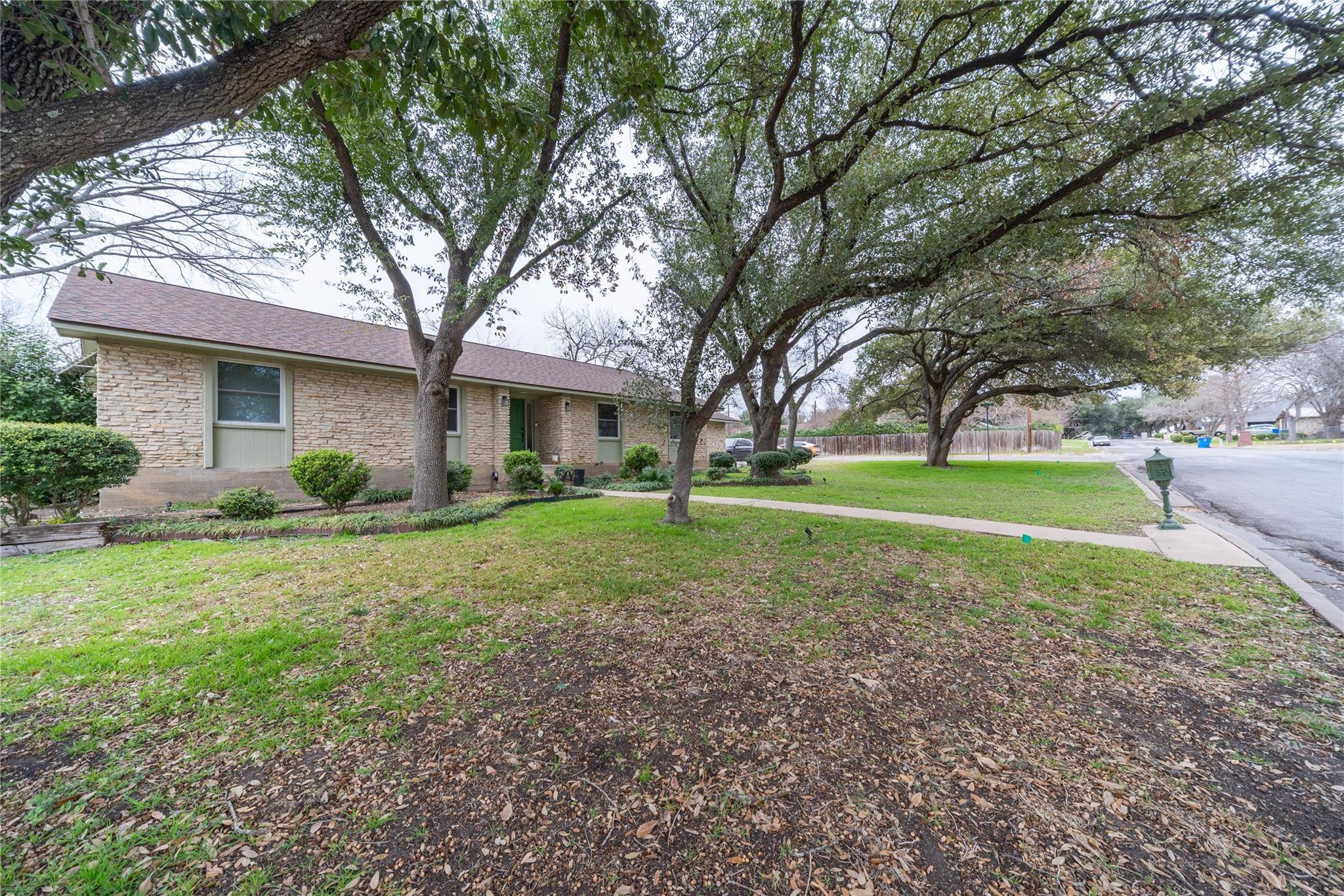 700 Drake LN, Taylor, TX 76574