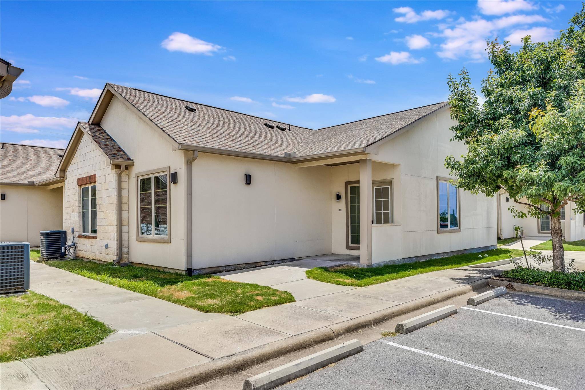 2400 Louis Henna BLVD #201, Round Rock, TX 78664
