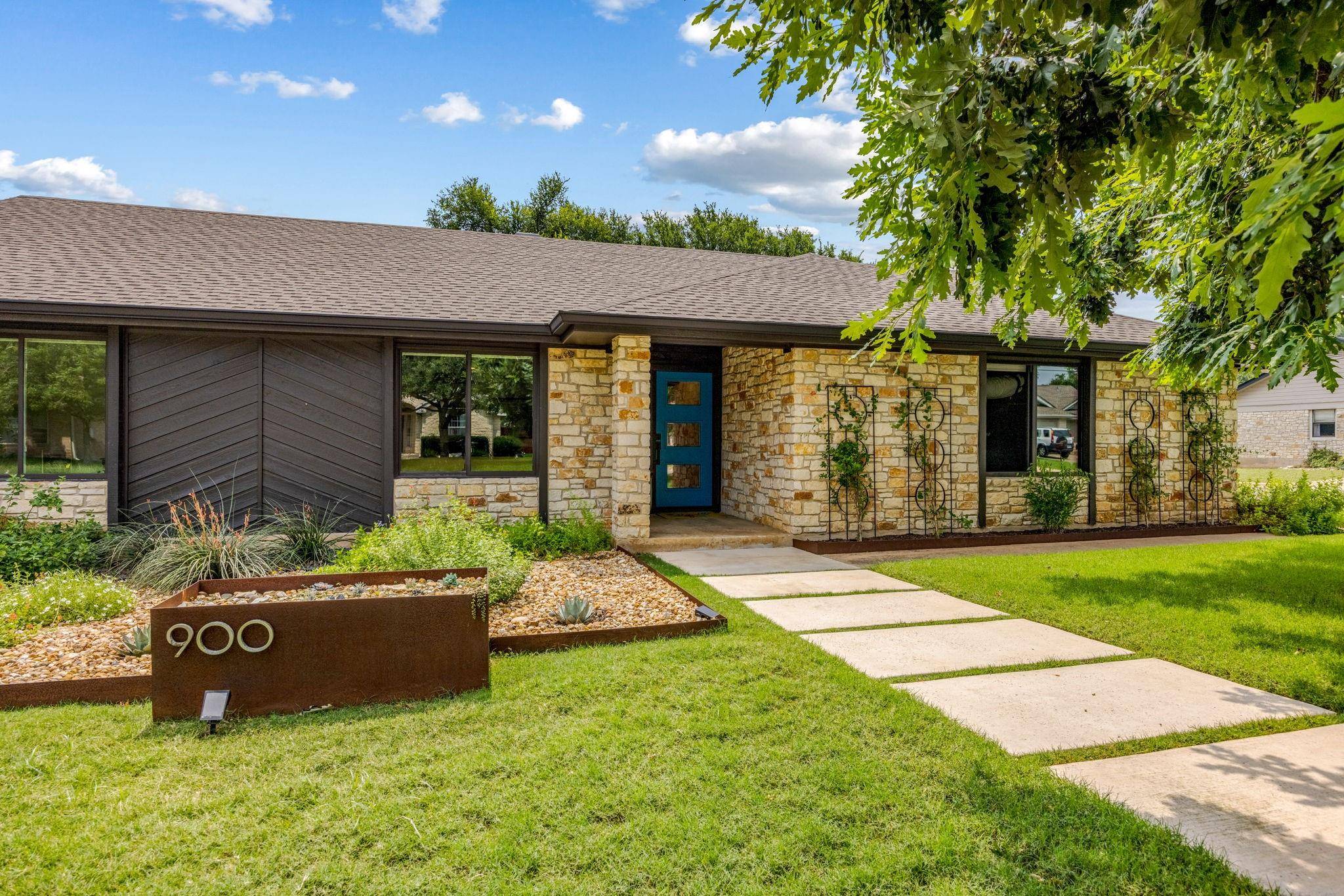 900 Stagecoach DR, Georgetown, TX 78628