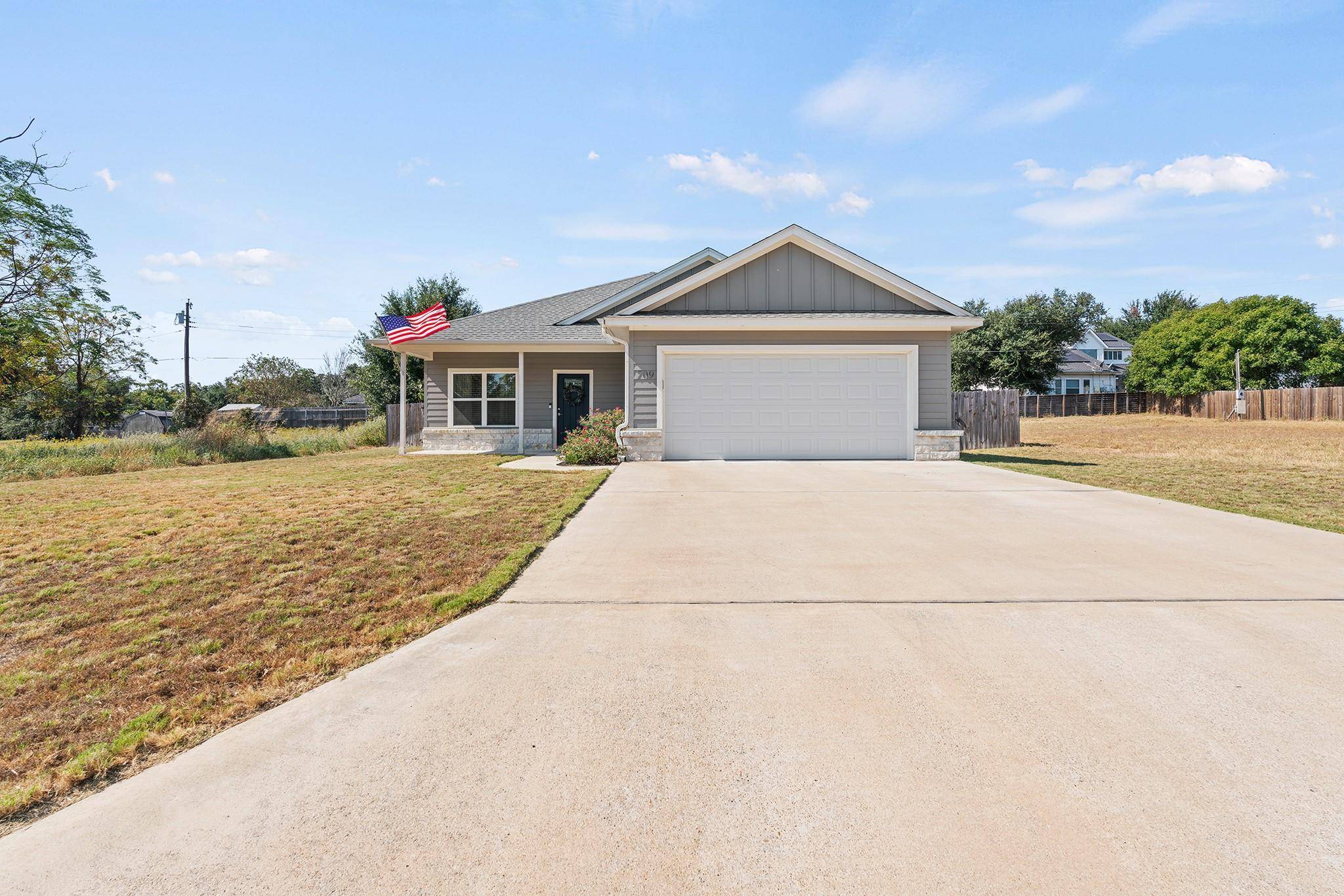 709 Coffield ST, Rockdale, TX 76567