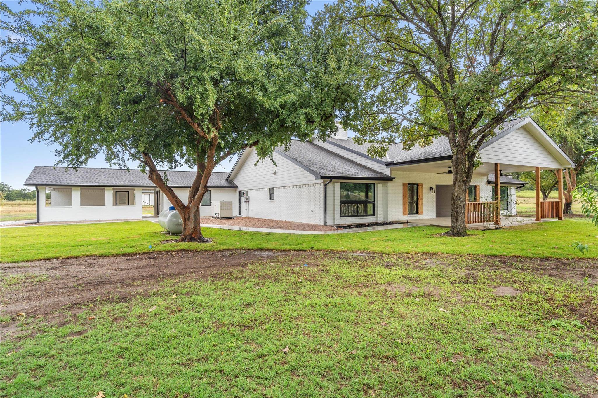1037 Western Hills RD, Rockdale, TX 76567