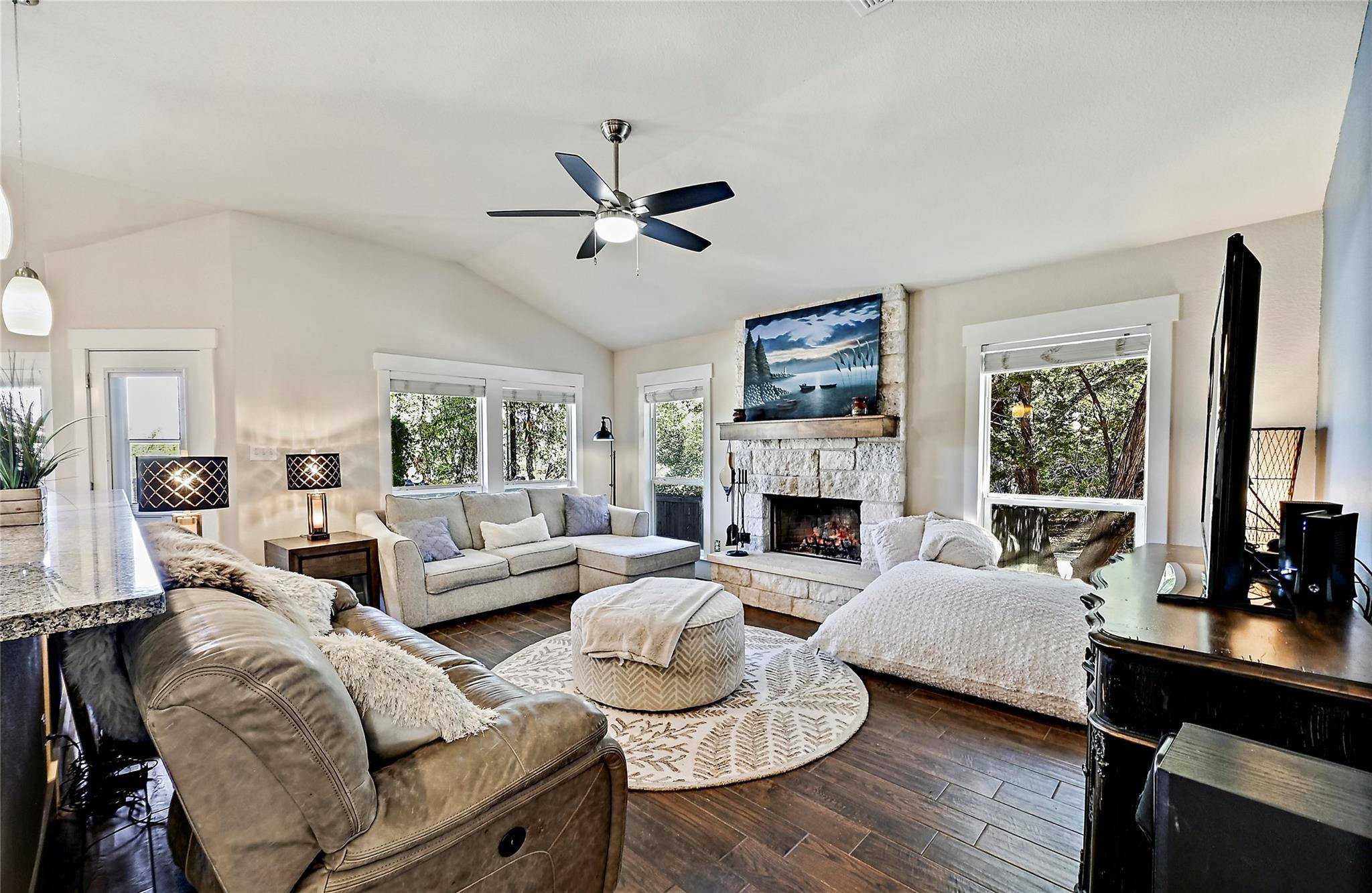 1 Rolling Hills RD, Wimberley, TX 78676