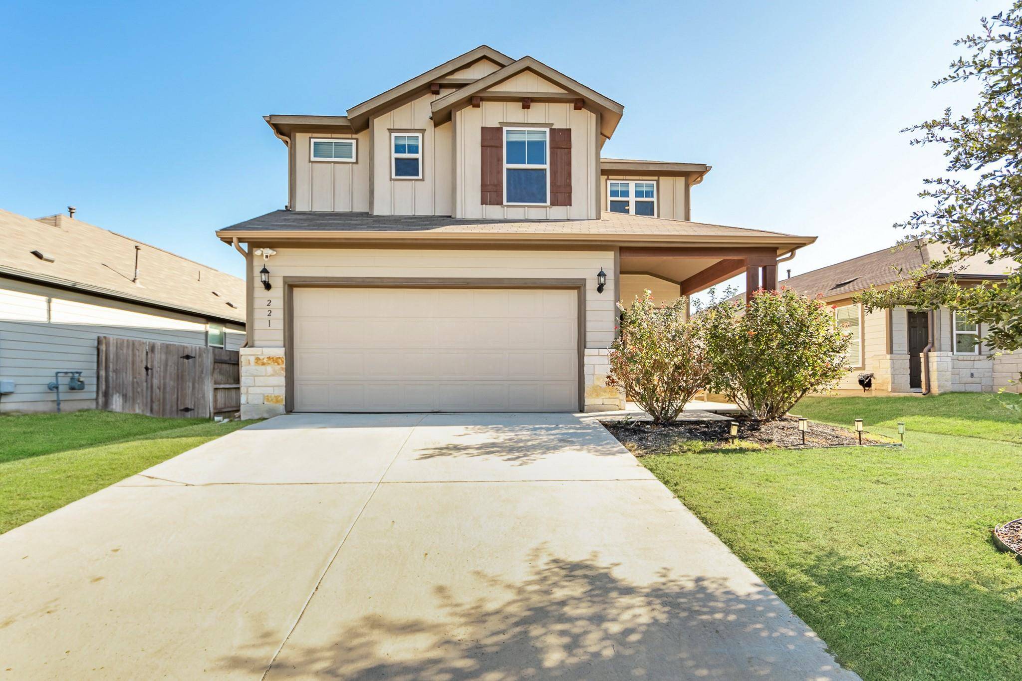 221 Thornless CIR, Buda, TX 78610
