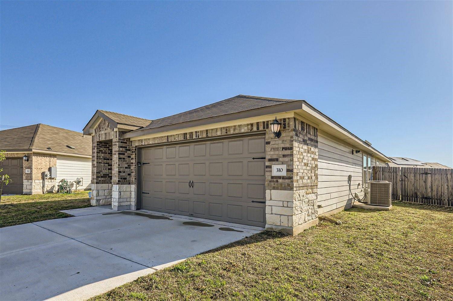 310 Low Bramble DR, Hutto, TX 78634