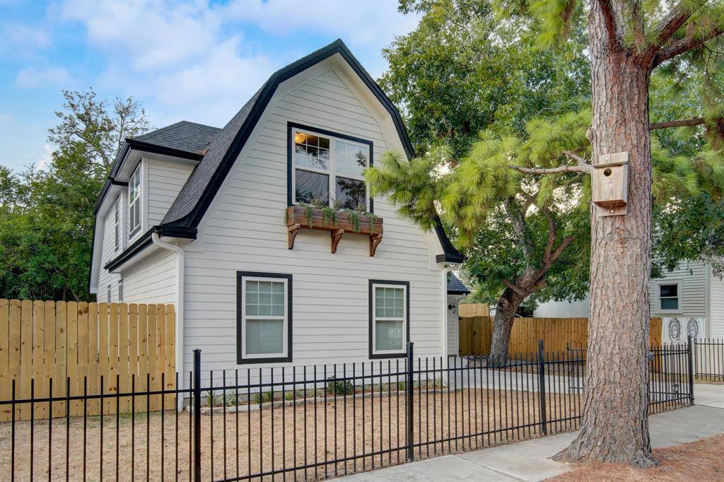 1103 Walnut ST, Bastrop, TX 78602