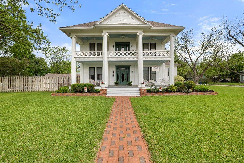 819 Hackberry ST, Taylor, TX 76574