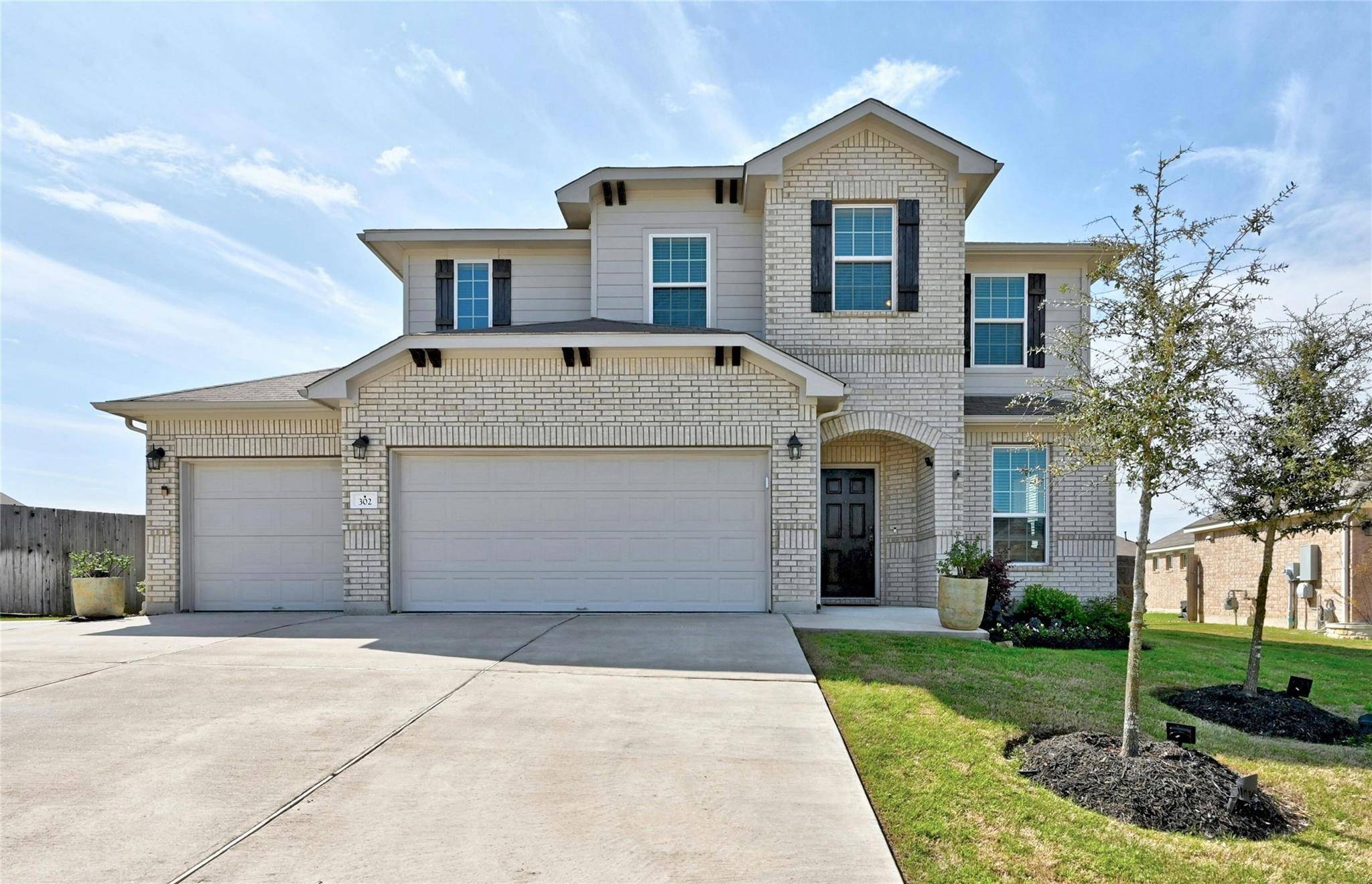 302 Algaroba LOOP, Buda, TX 78610
