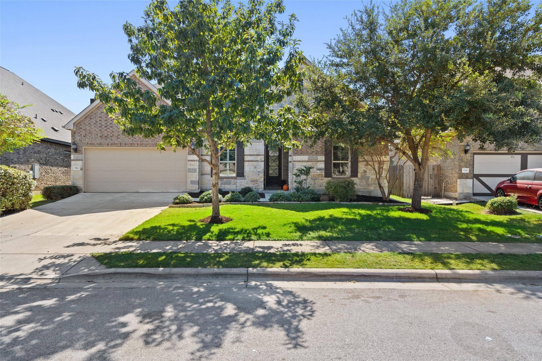 586 Oyster CRK, Buda, TX 78610