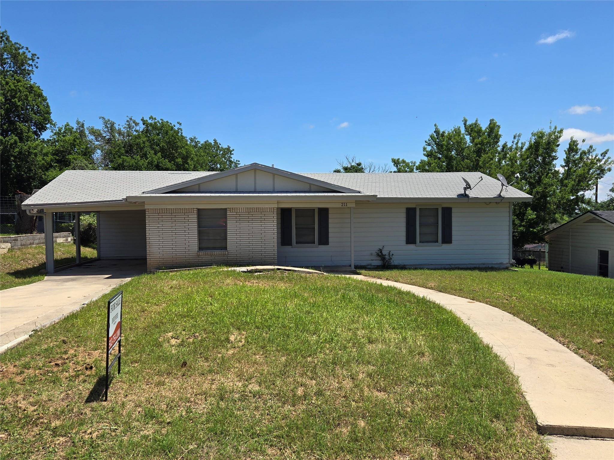 211 S Rice ST, Lampasas, TX 76550