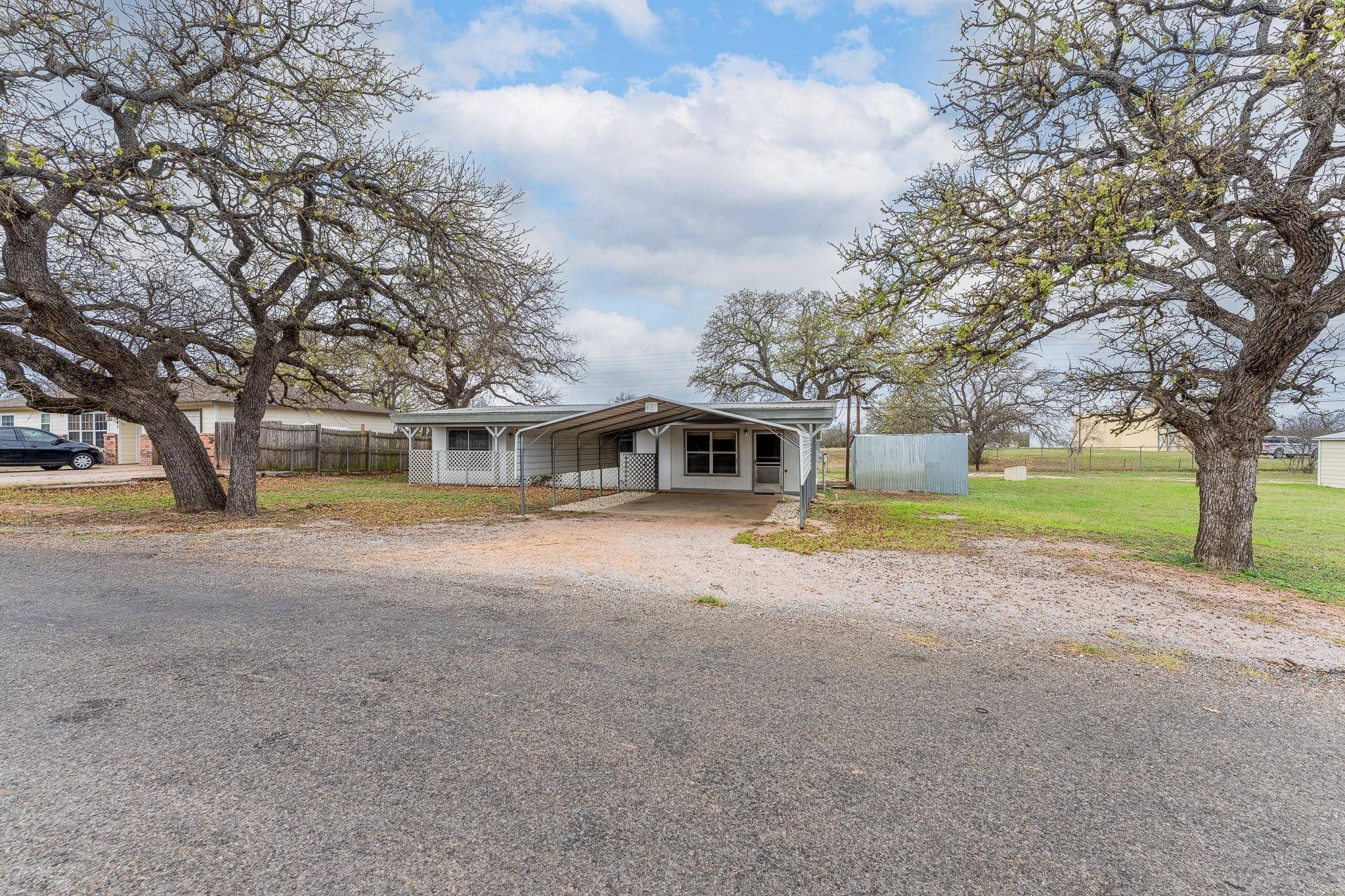 439 Elm DR, Kingsland, TX 78639