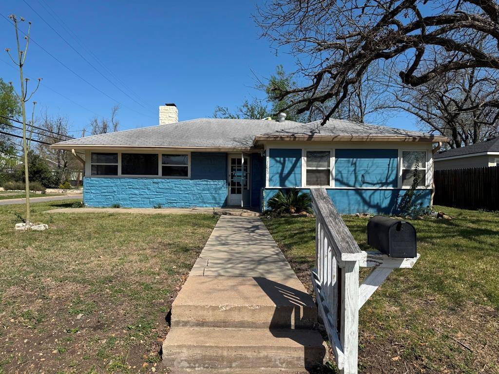 1120 Fisher ST, Taylor, TX 76574