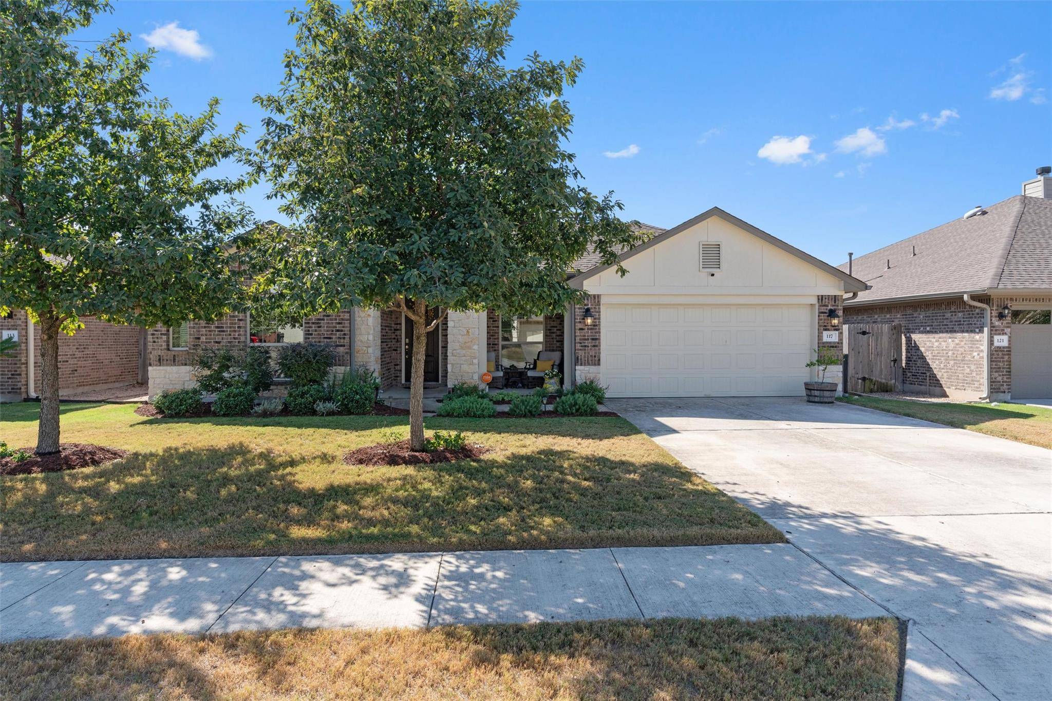 117 W Highfield ST, Hutto, TX 78634