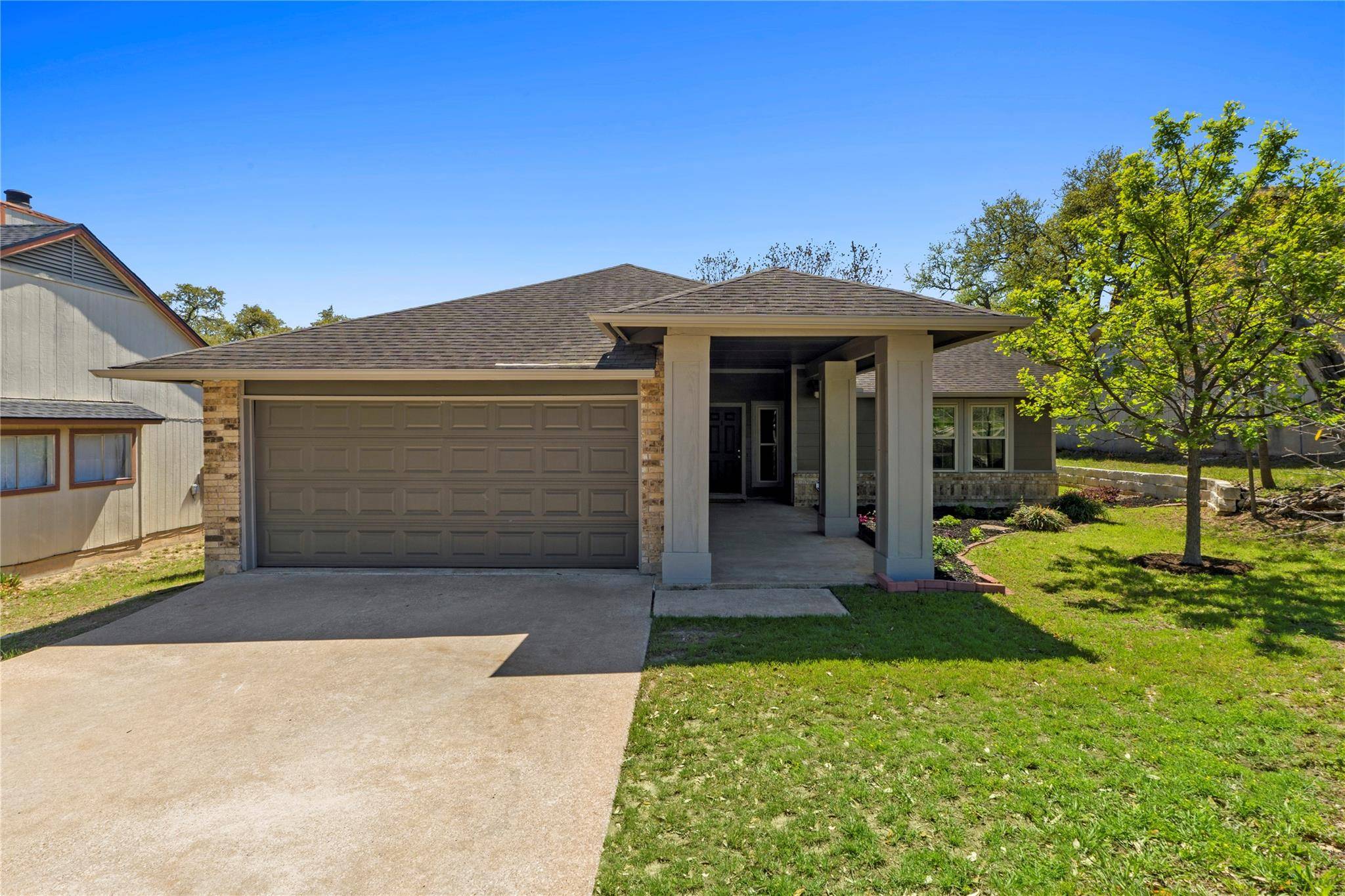 8411 Bargamin DR, Austin, TX 78736