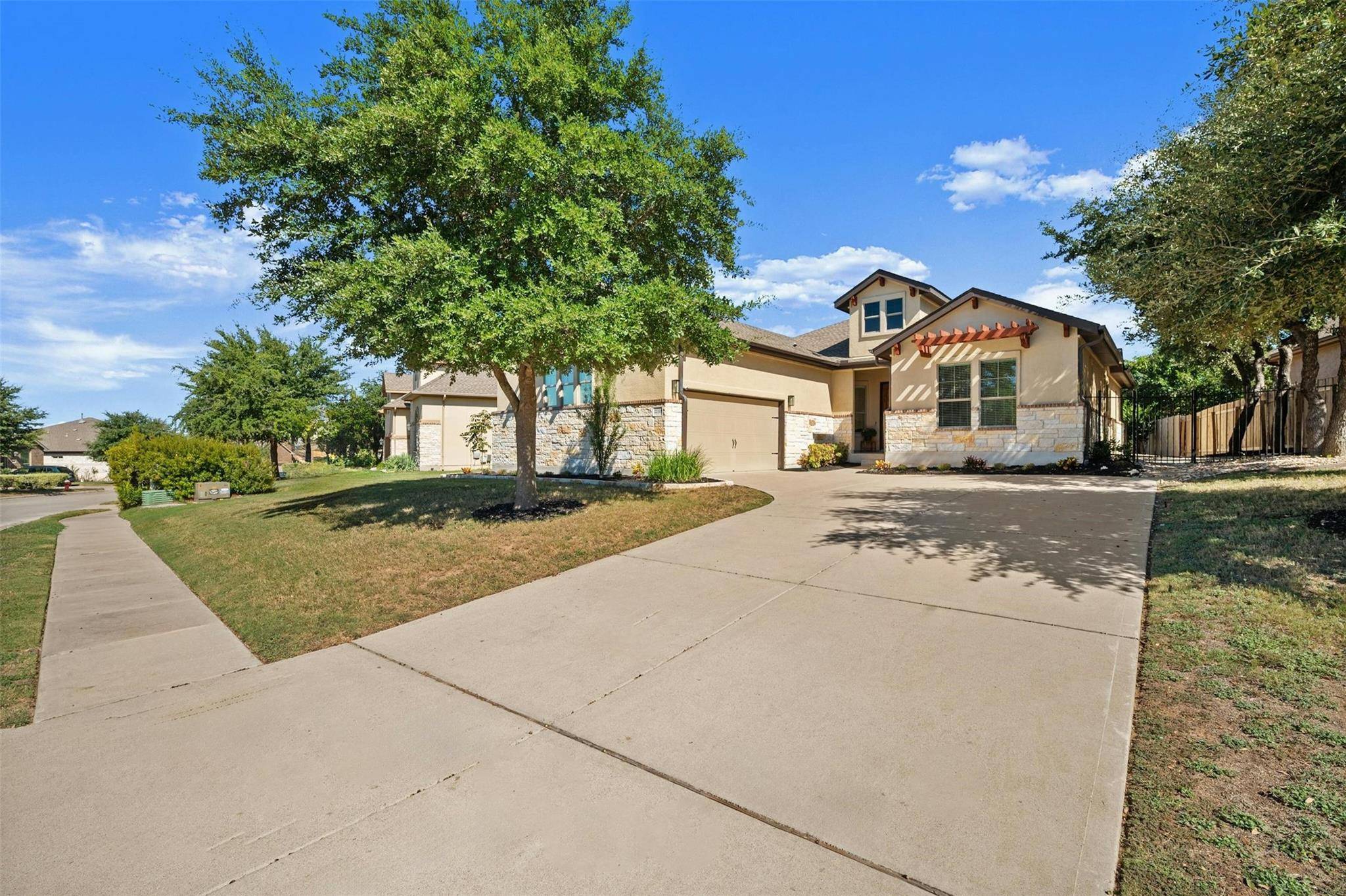 22333 Rock Wren RD, Spicewood, TX 78669