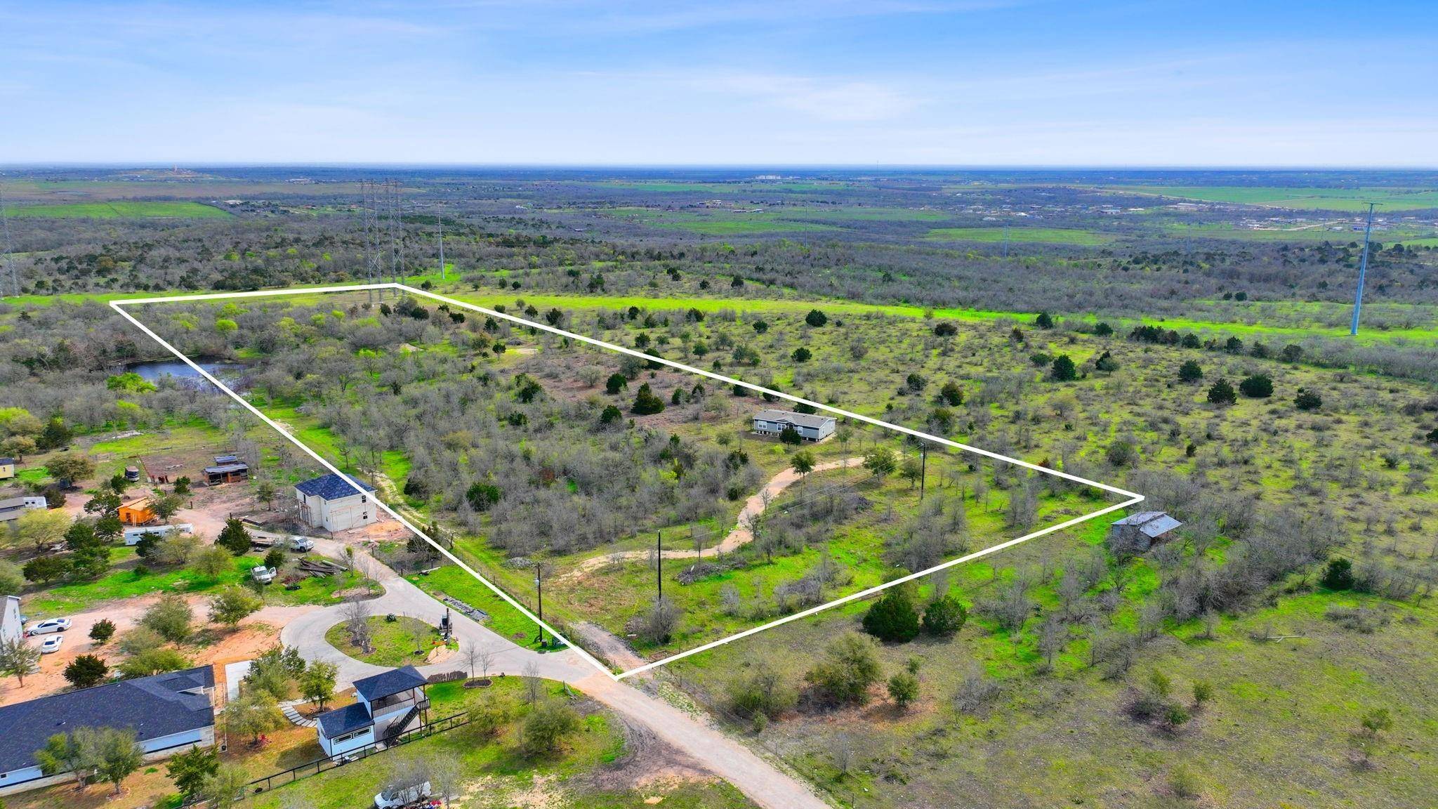 1057 Engelke RD #B, Niederwald, TX 78640