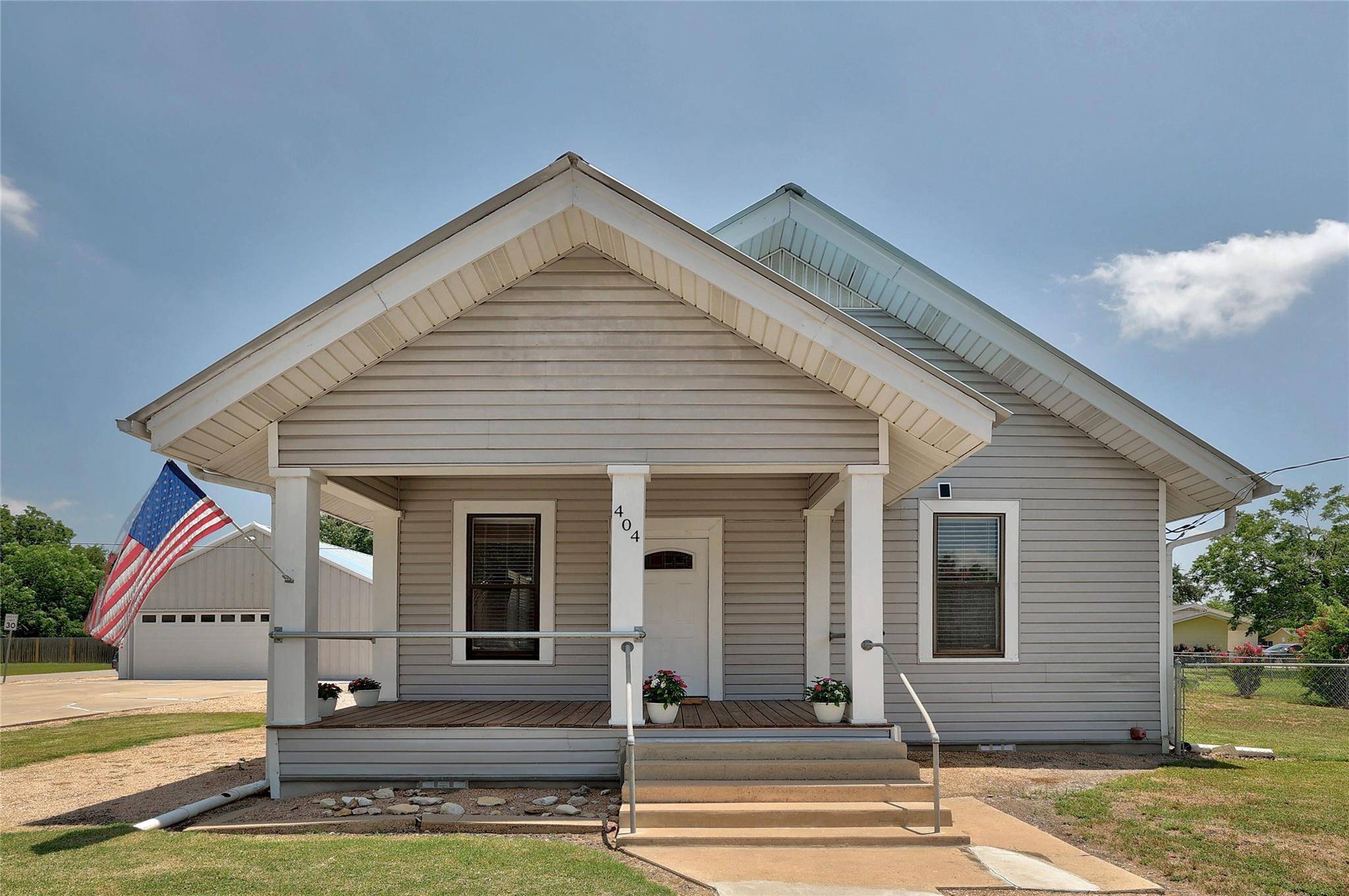 404 N Fm 1660, Hutto, TX 78634