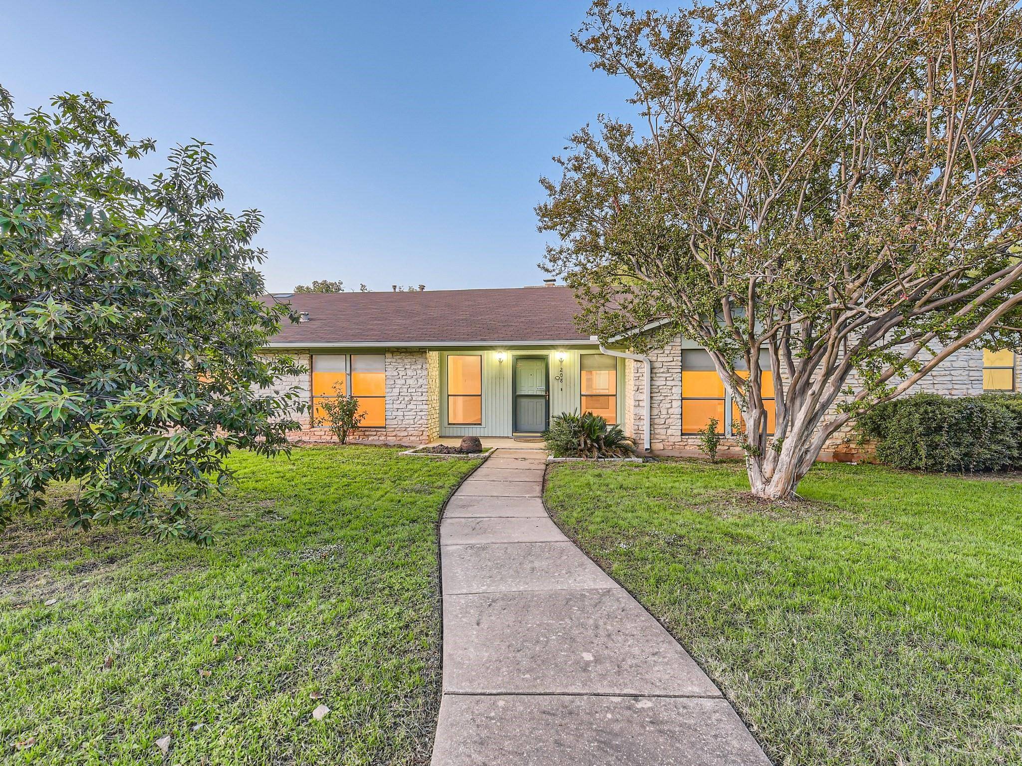 208 Sunshine DR, Georgetown, TX 78628