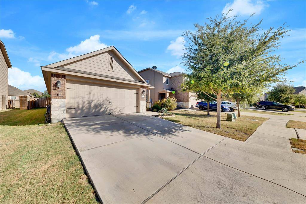 1681 Treeta TRL, Kyle, TX 78640