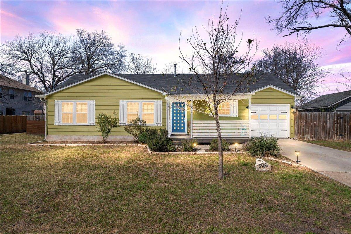 306 W Live Oak ST, Hutto, TX 78634