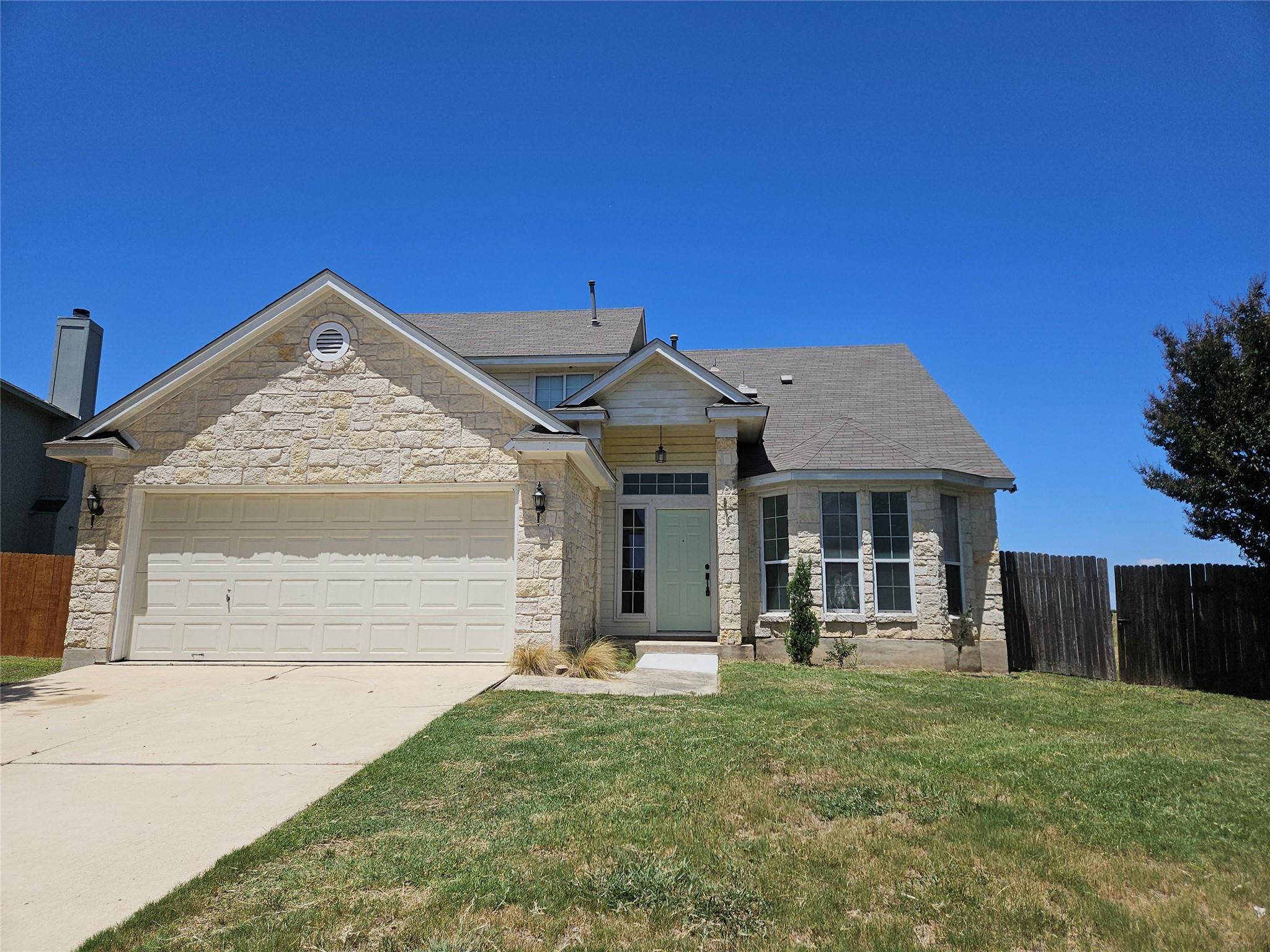 124 Lago Grande DR, Kyle, TX 78640