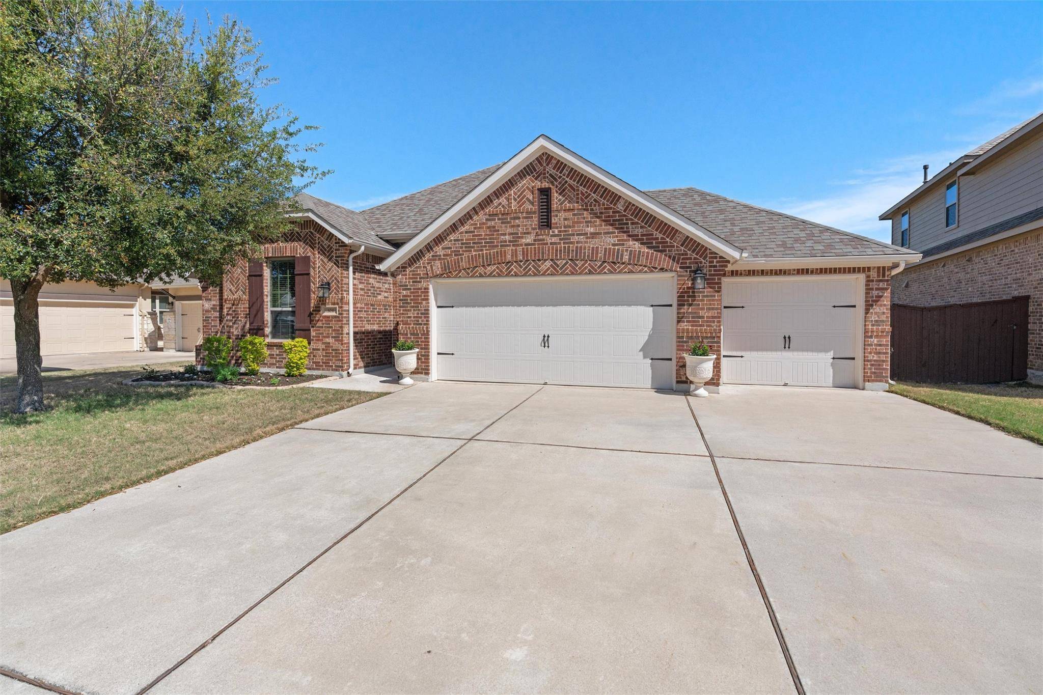 304 Miracle Rose WAY, Liberty Hill, TX 78642