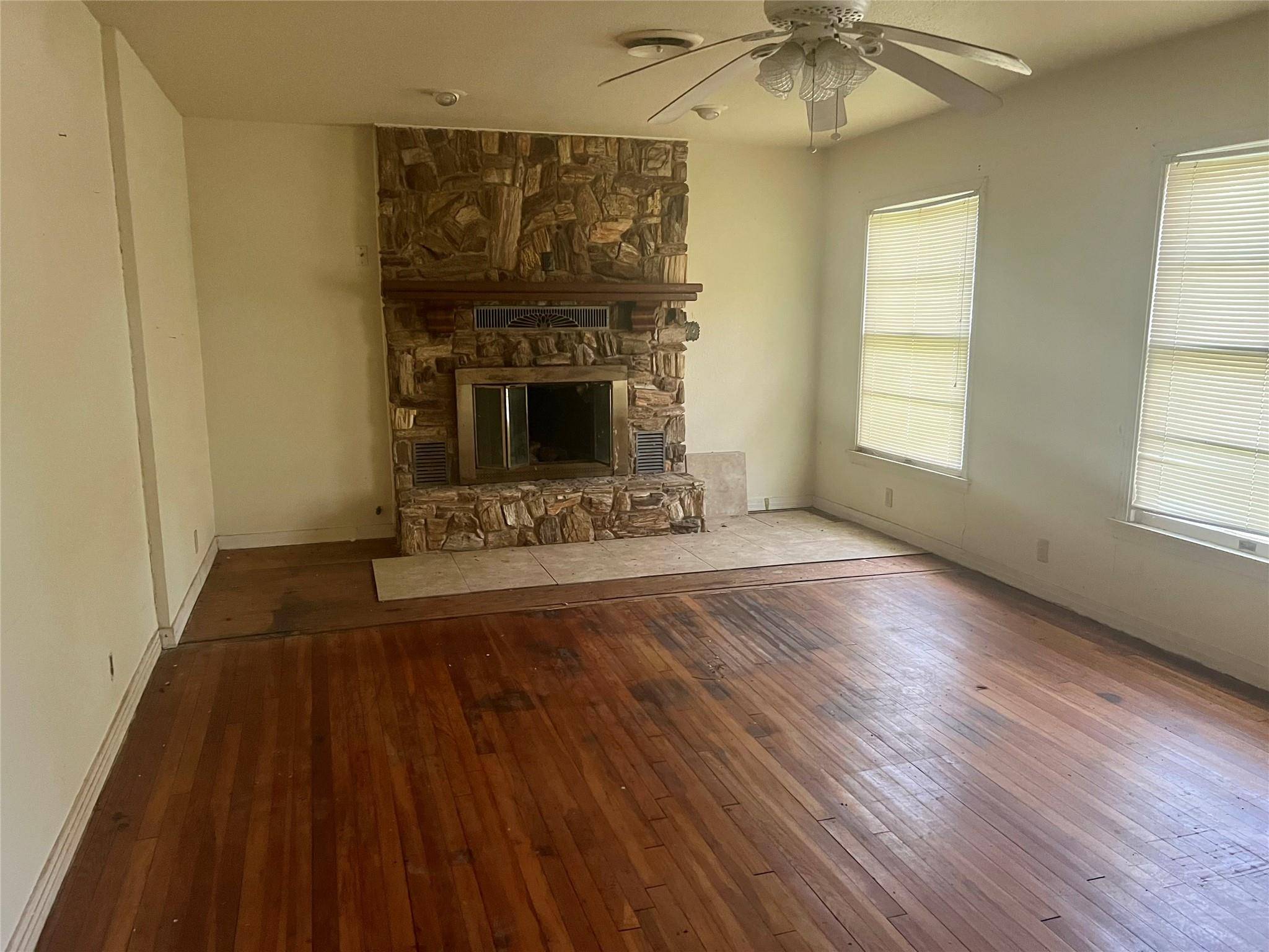304 Thrall Ave, Rockdale, TX 76567