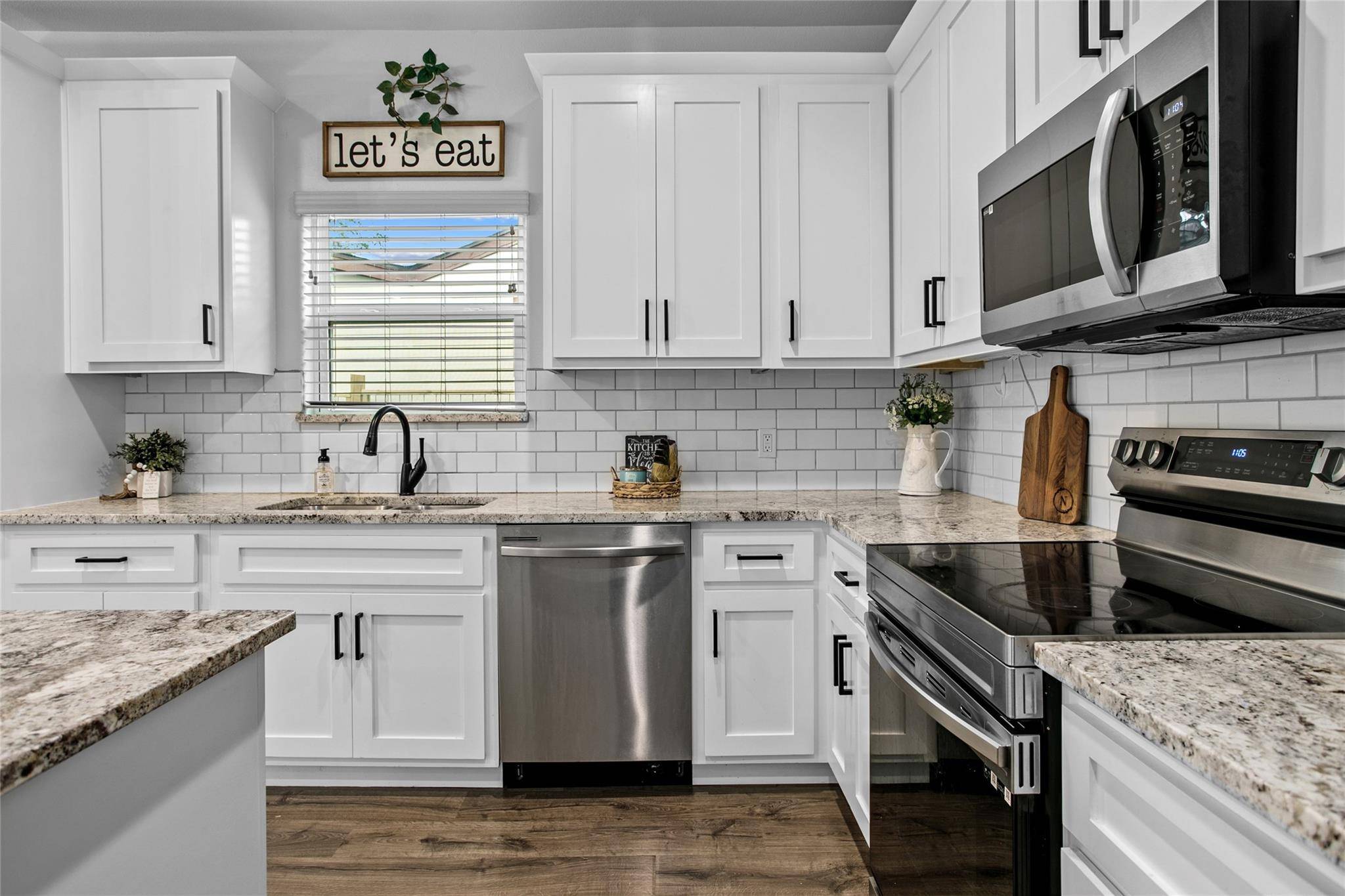 870 N Waco ST, Giddings, TX 78942