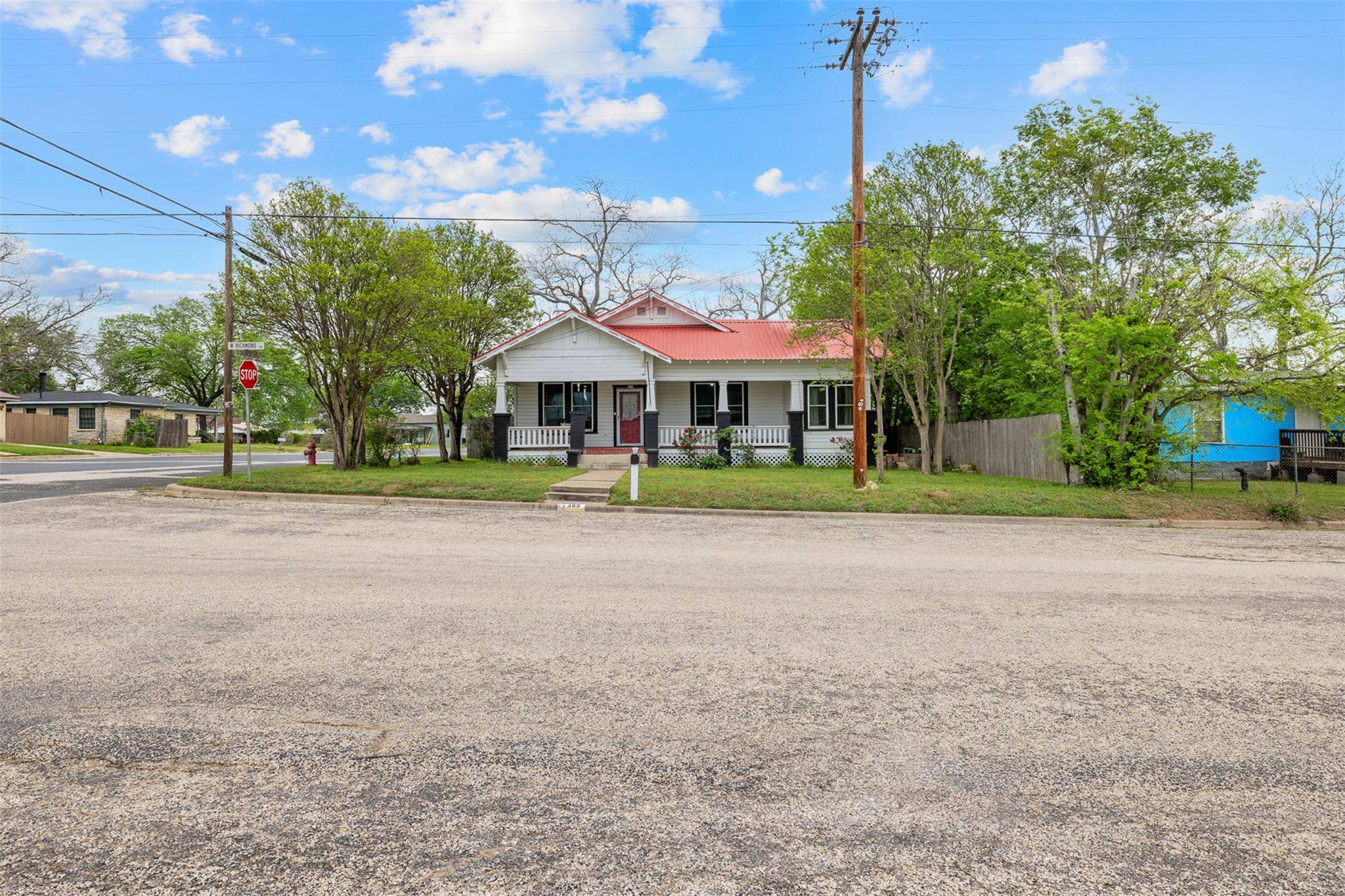 389 W Richmond ST, Giddings, TX 78942